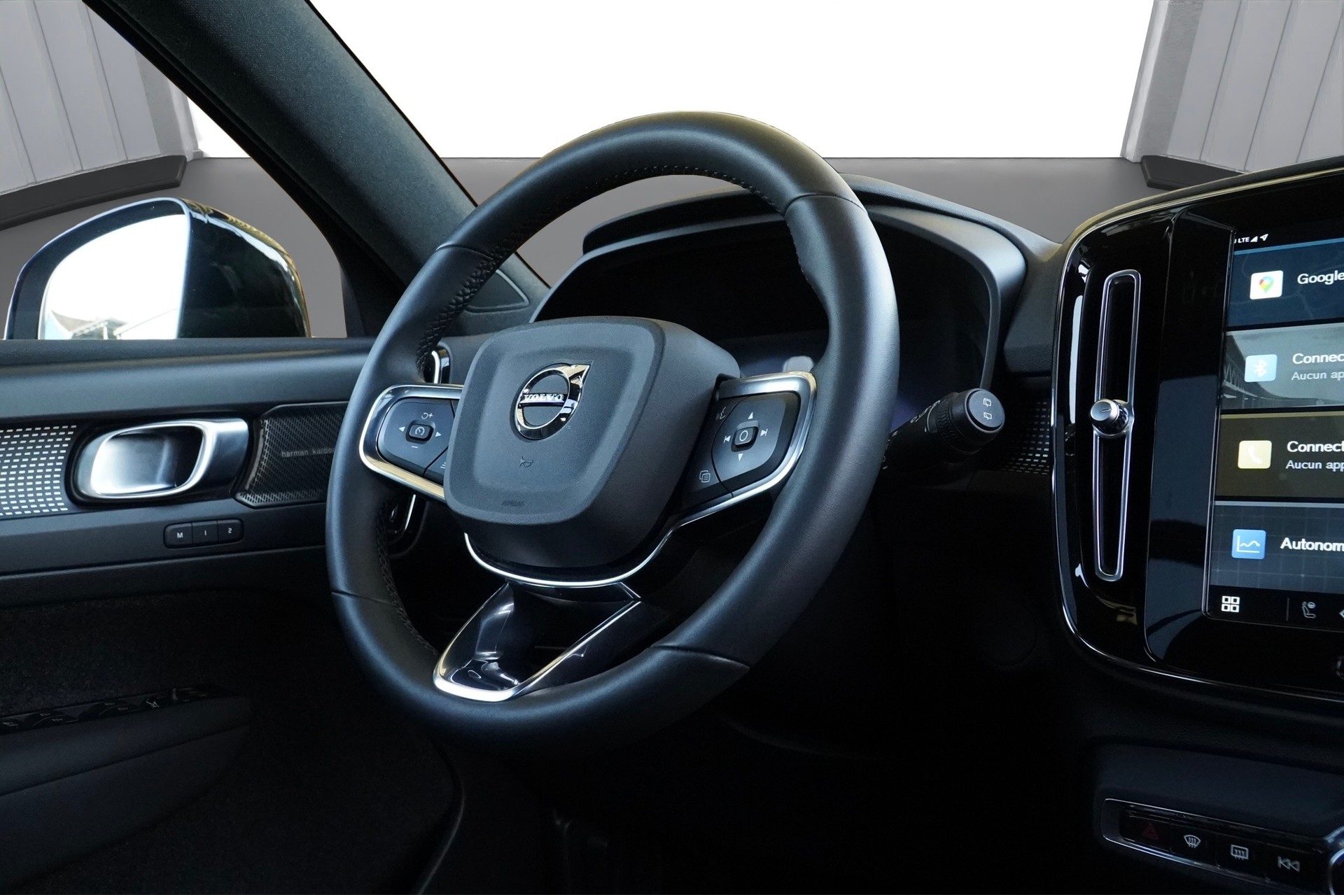VOLVO XC40 Recharge P8 Twin AWD Pure Electric Pro R-Design *CH Fahrzeug & AHK*-image-13