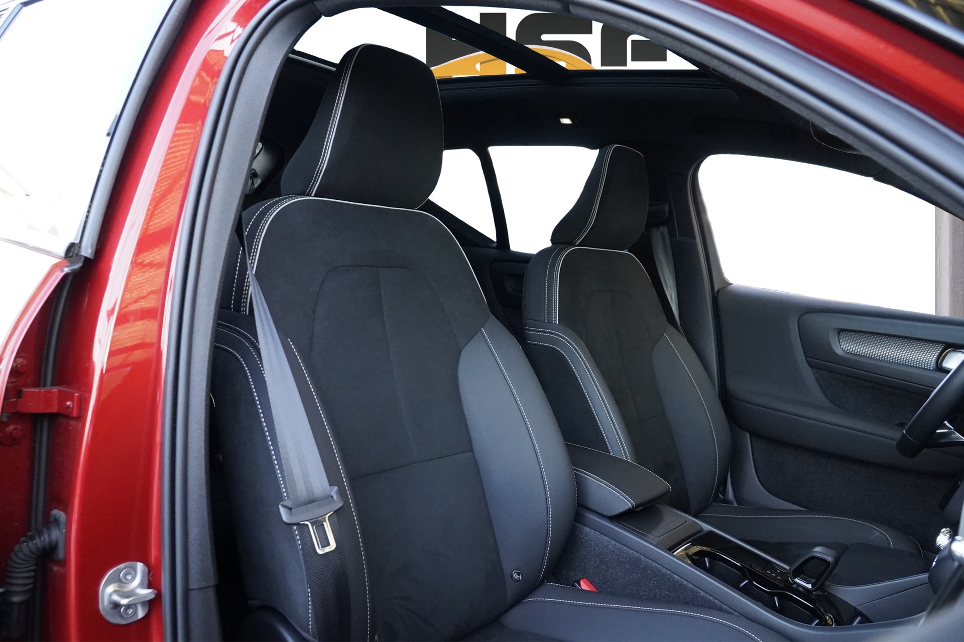 VOLVO XC40 Recharge P8 Twin AWD Pure Electric Pro R-Design *CH Fahrzeug & AHK*-image-14