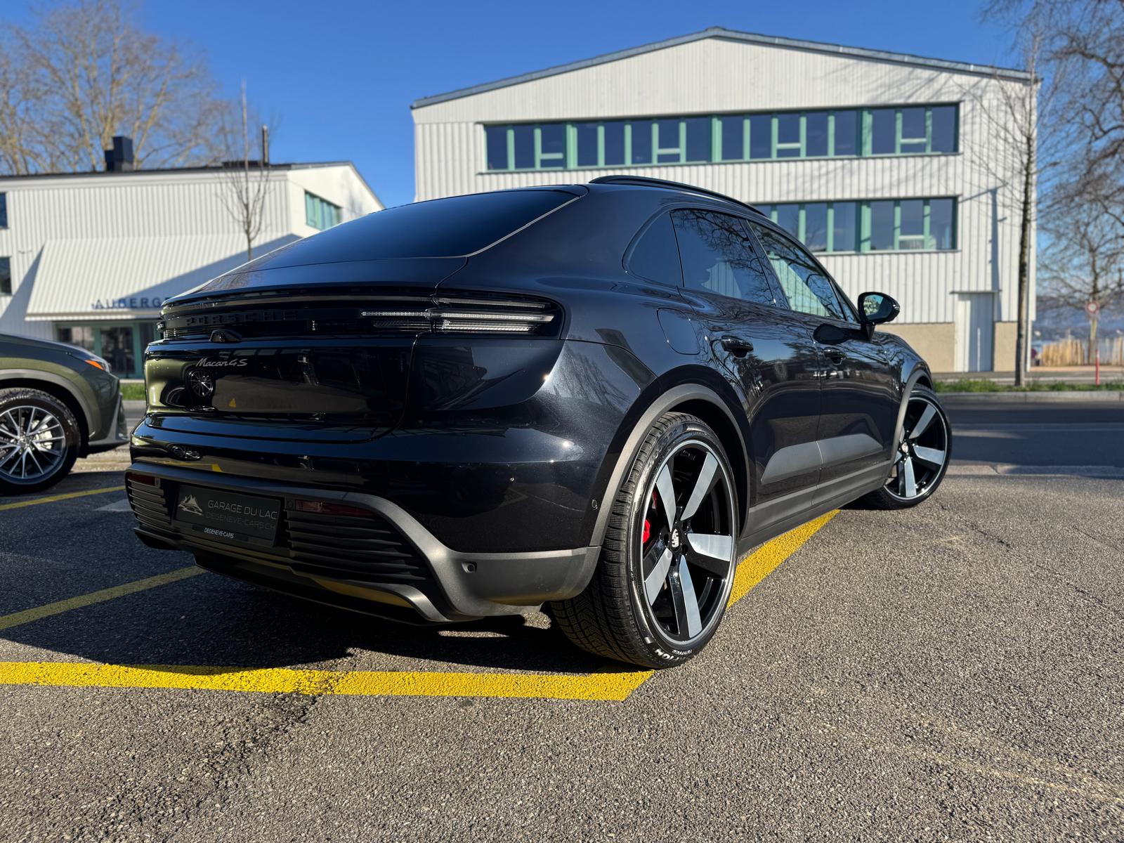 PORSCHE Macan 4 S 100kWh-showroom-element-3
