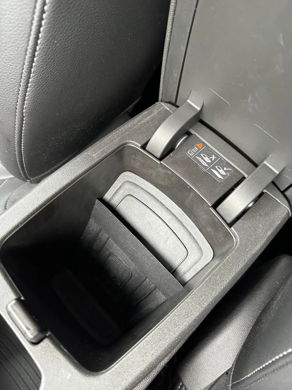 OPEL Grandland X 1.6 Hybrid4 Ultimate Automatik-image-13