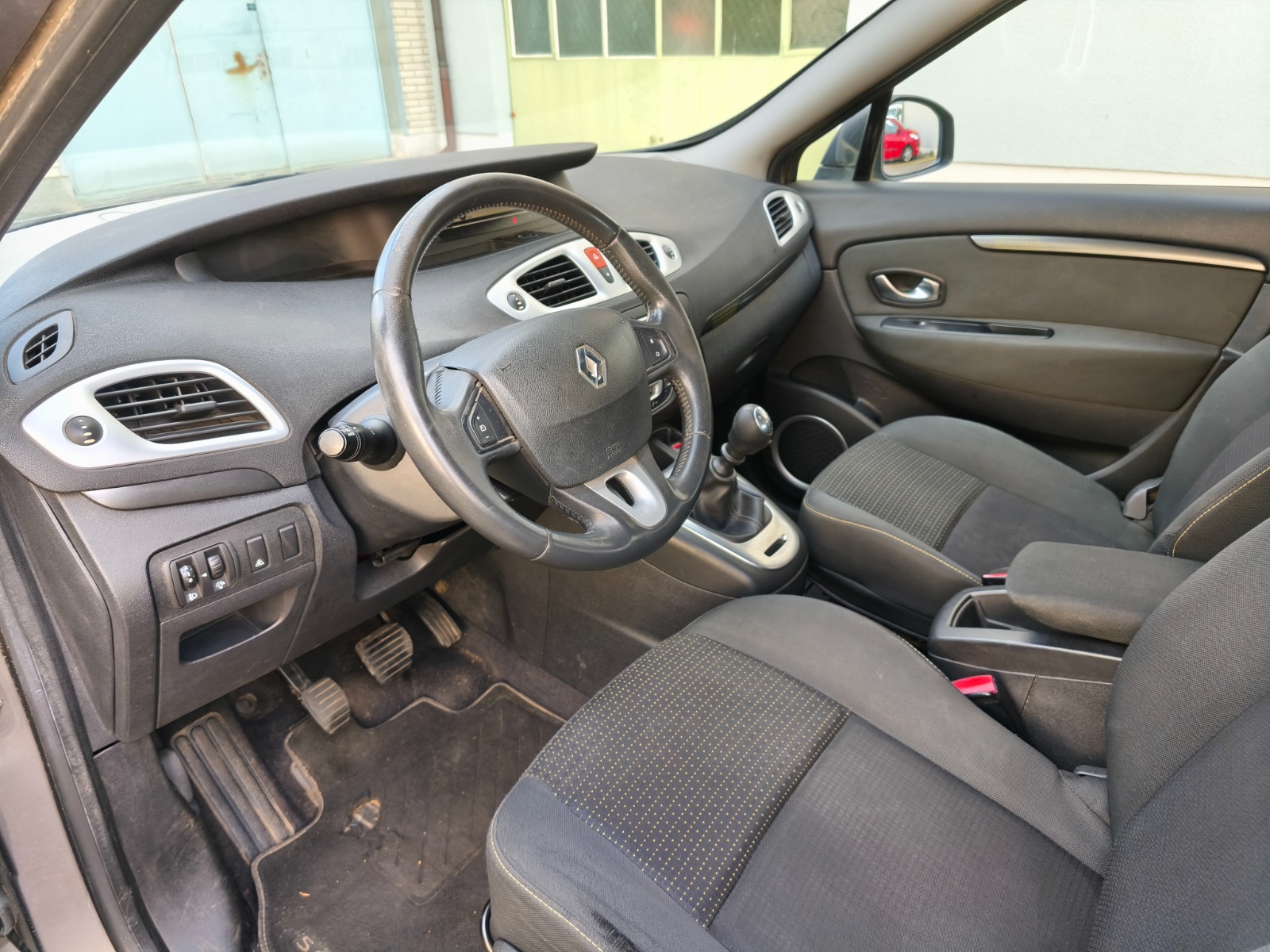 RENAULT Grand Scénic 1.4 16V Turbo Dynamique-image-6