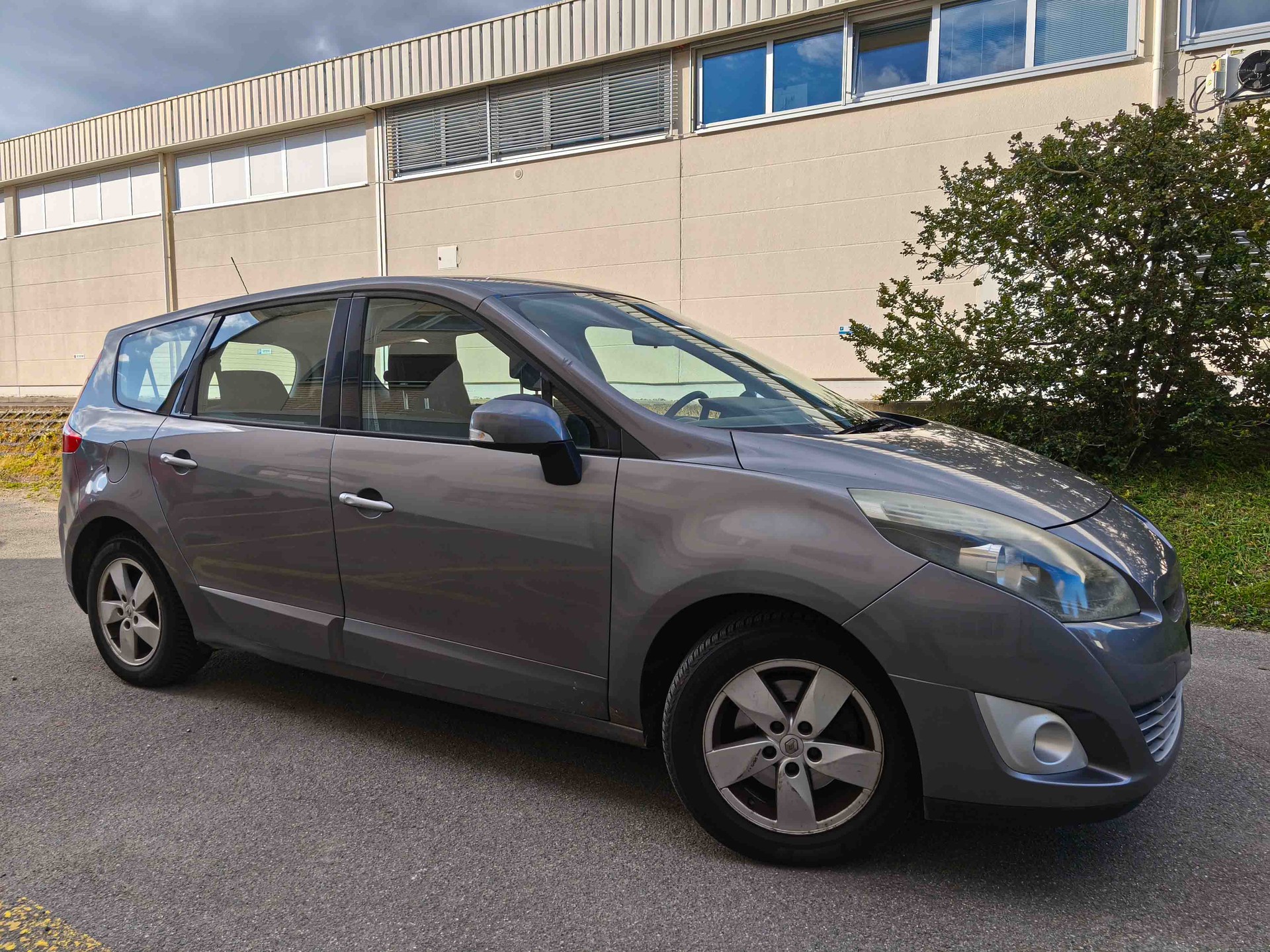 RENAULT Grand Scénic 1.4 16V Turbo Dynamique-image-10