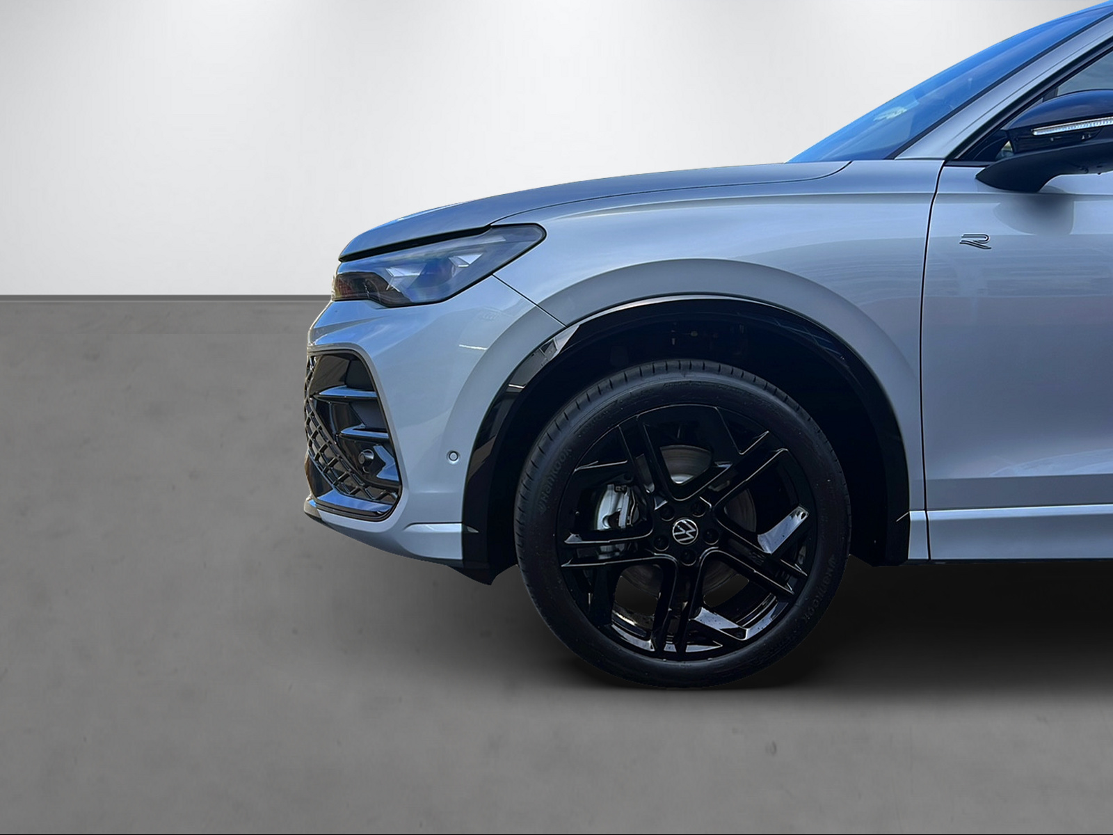 VW Tiguan 2.0 TSI R-Line DSG 4motion-image-4