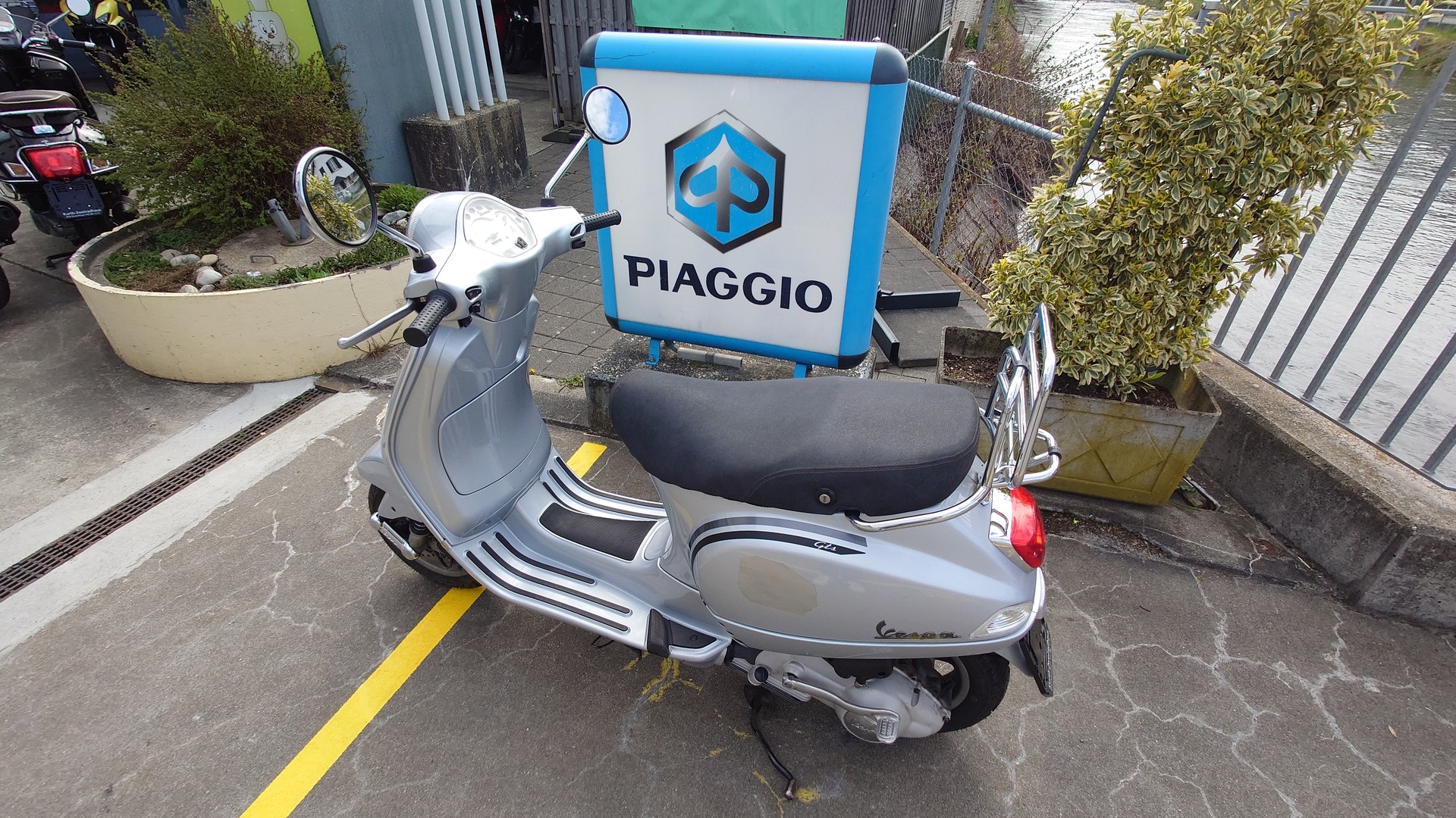 PIAGGIO Vespa 125 LX4-image-1