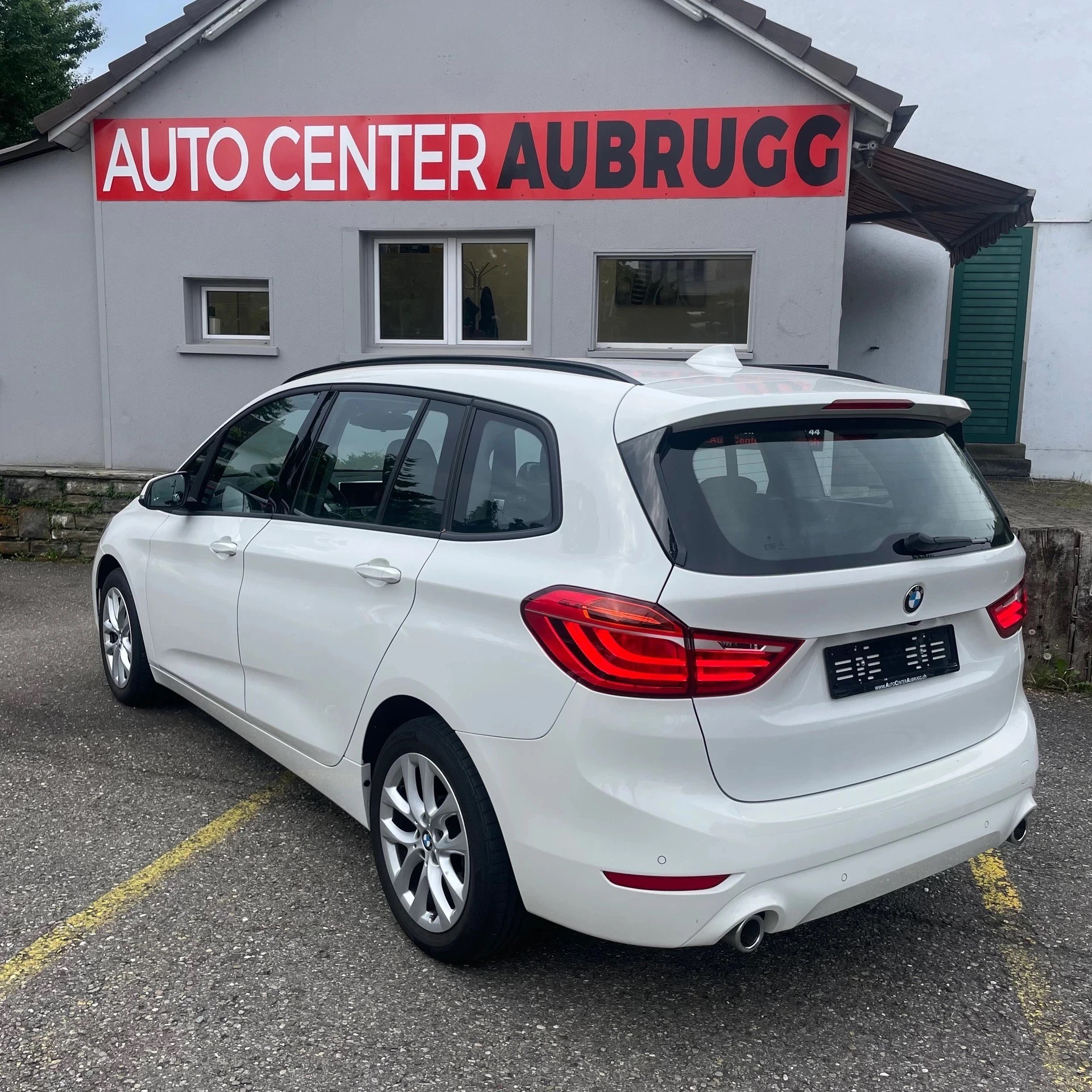 BMW 218d xDrive Gran Tourer Steptronic *CH-FAHRZEUG / ANHÄNGERKUPPLUNG / 7 SITZE / 12 MONATE GARANTIE*-showroom-element-1