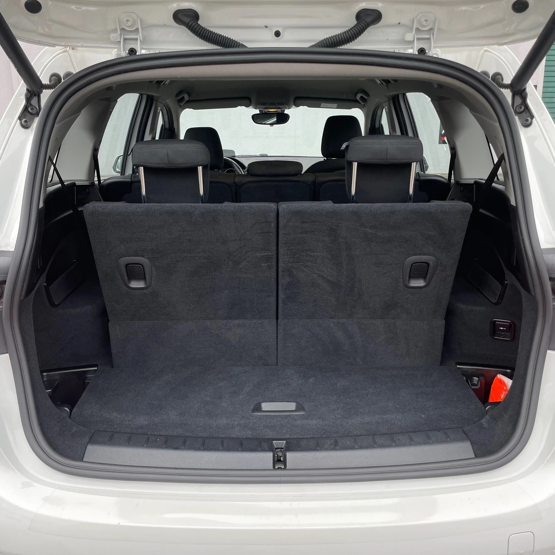 BMW 218d xDrive Gran Tourer Steptronic *CH-FAHRZEUG / ANHÄNGERKUPPLUNG / 7 SITZE / 12 MONATE GARANTIE*-image-25
