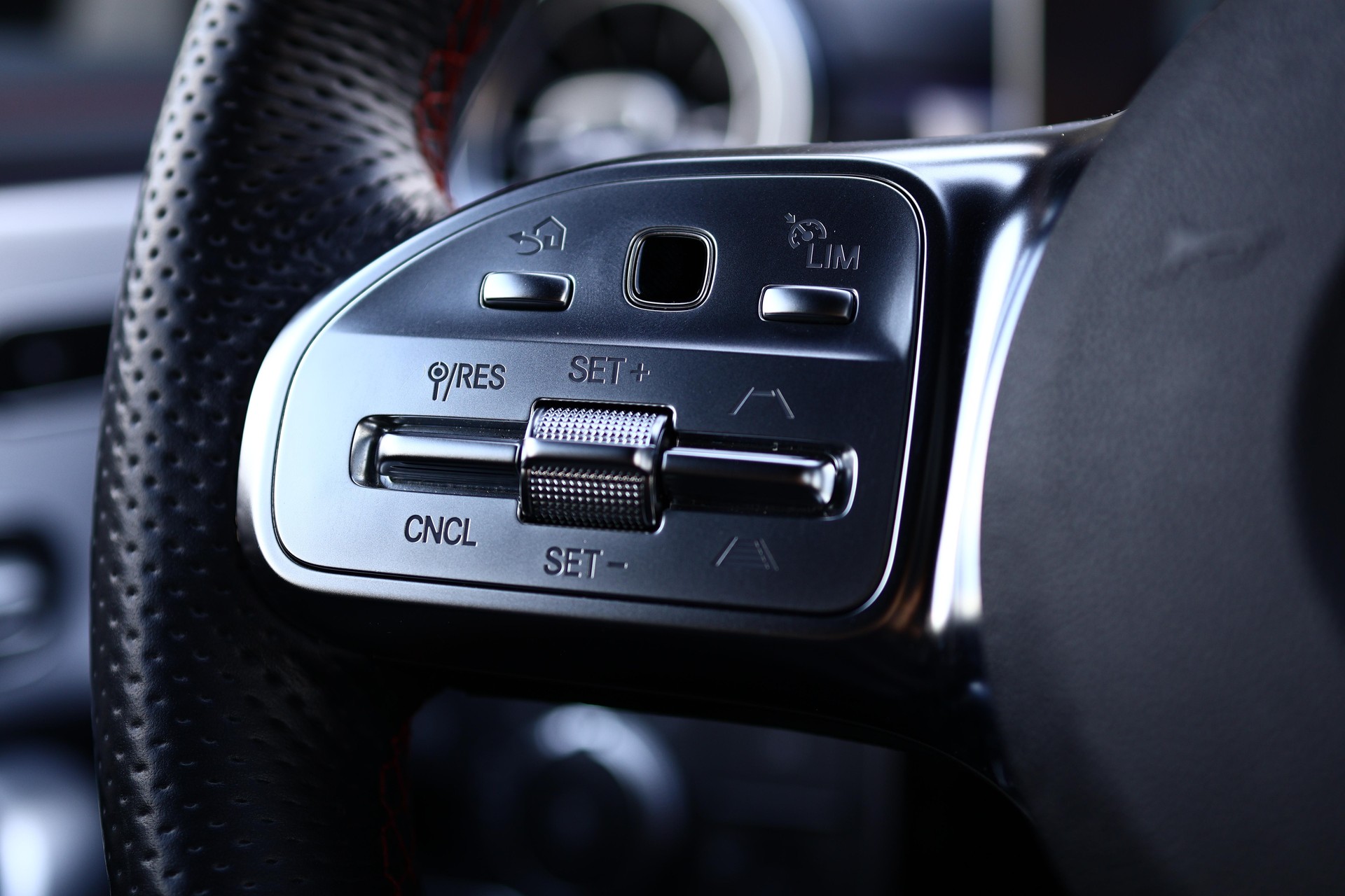 MERCEDES-BENZ CLA 250 AMG Line 4matic Shooting Brake-image-23
