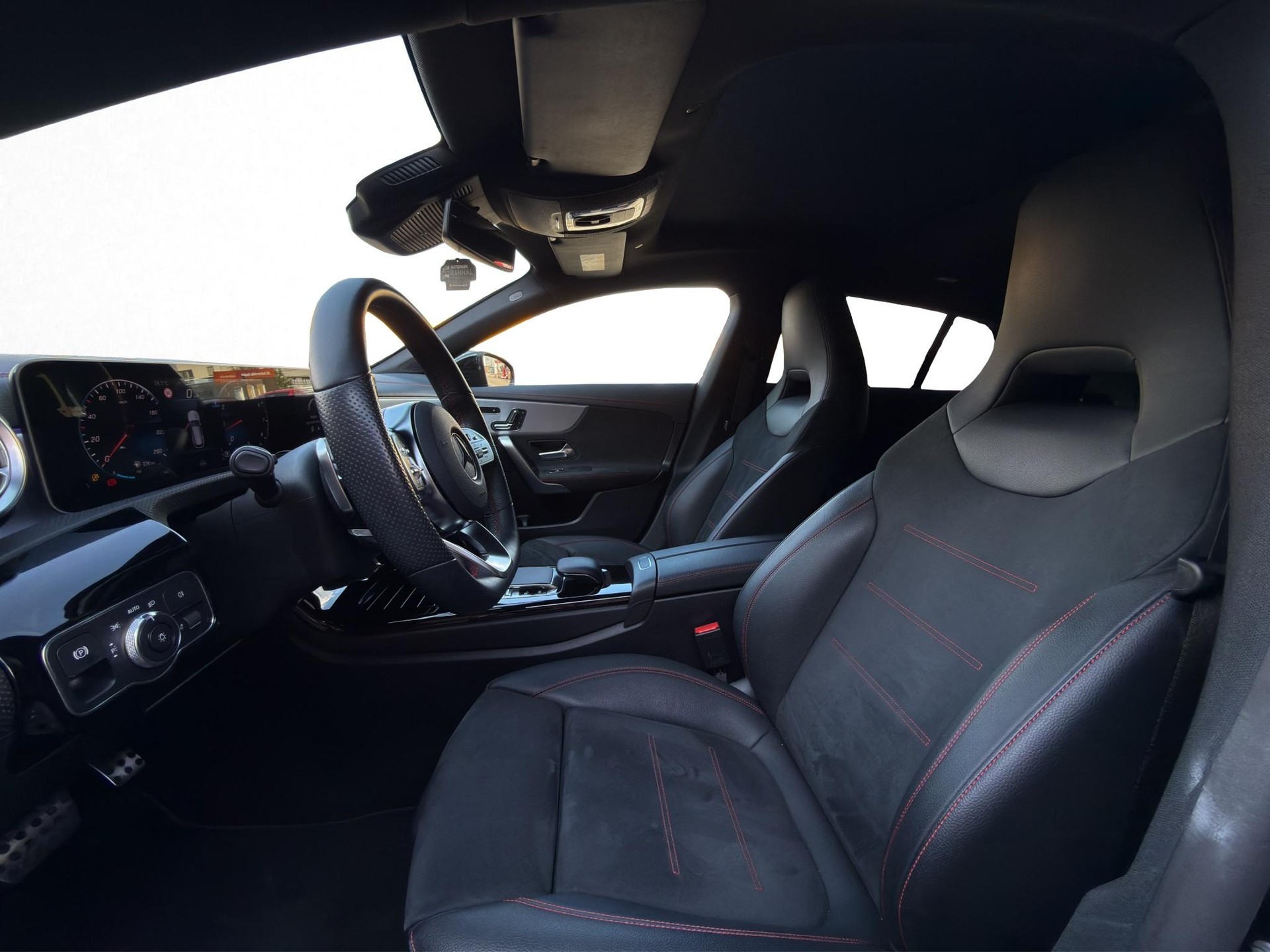 MERCEDES-BENZ CLA 250 AMG Line 4matic Shooting Brake-image-12