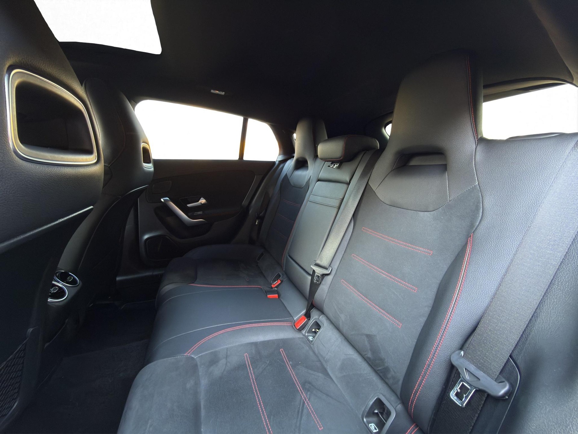 MERCEDES-BENZ CLA 250 AMG Line 4matic Shooting Brake-image-29