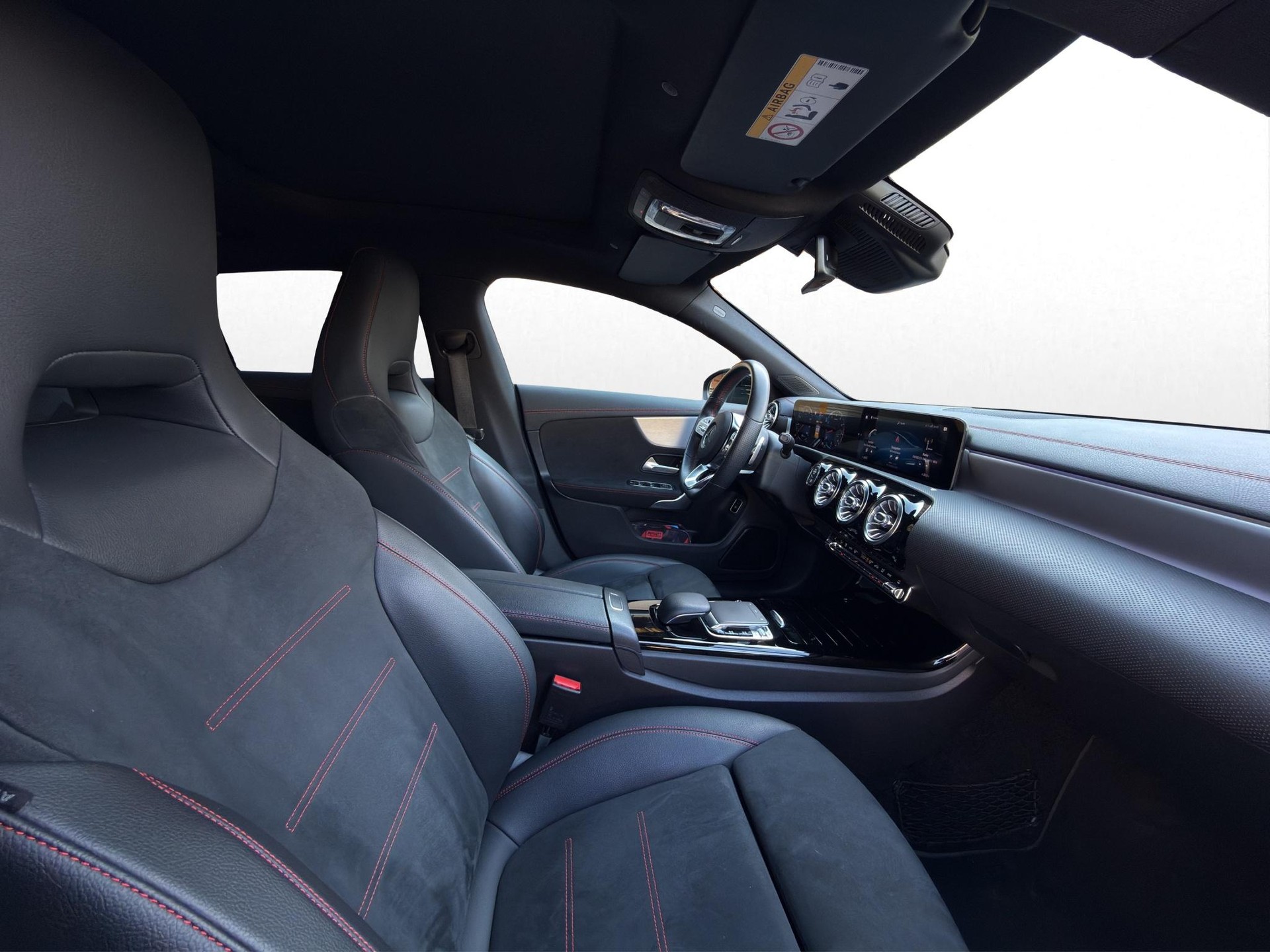MERCEDES-BENZ CLA 250 AMG Line 4matic Shooting Brake-image-14