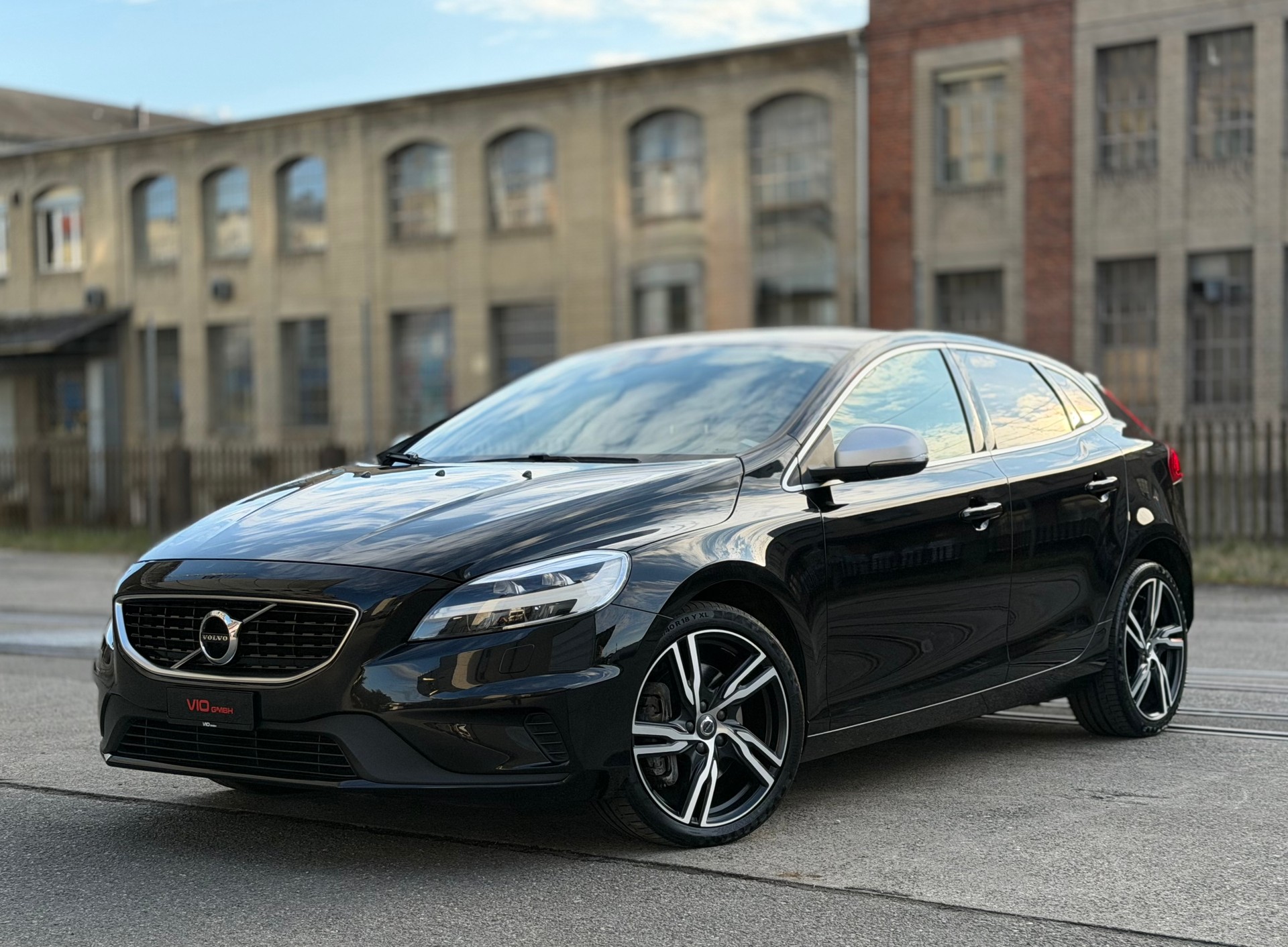 VOLVO V40 D2 Momentum R-Design Geartronic