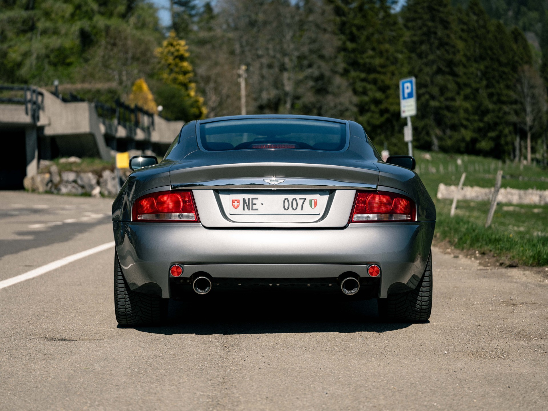 ASTON MARTIN Vanquish V12 5.9-48-image-3