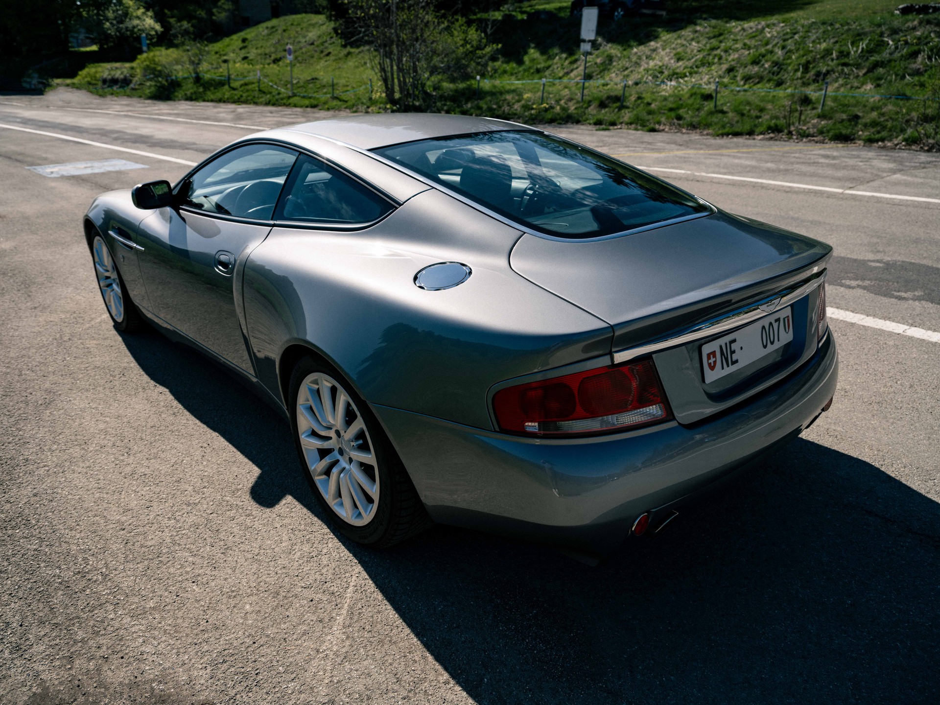 ASTON MARTIN Vanquish V12 5.9-48-image-13
