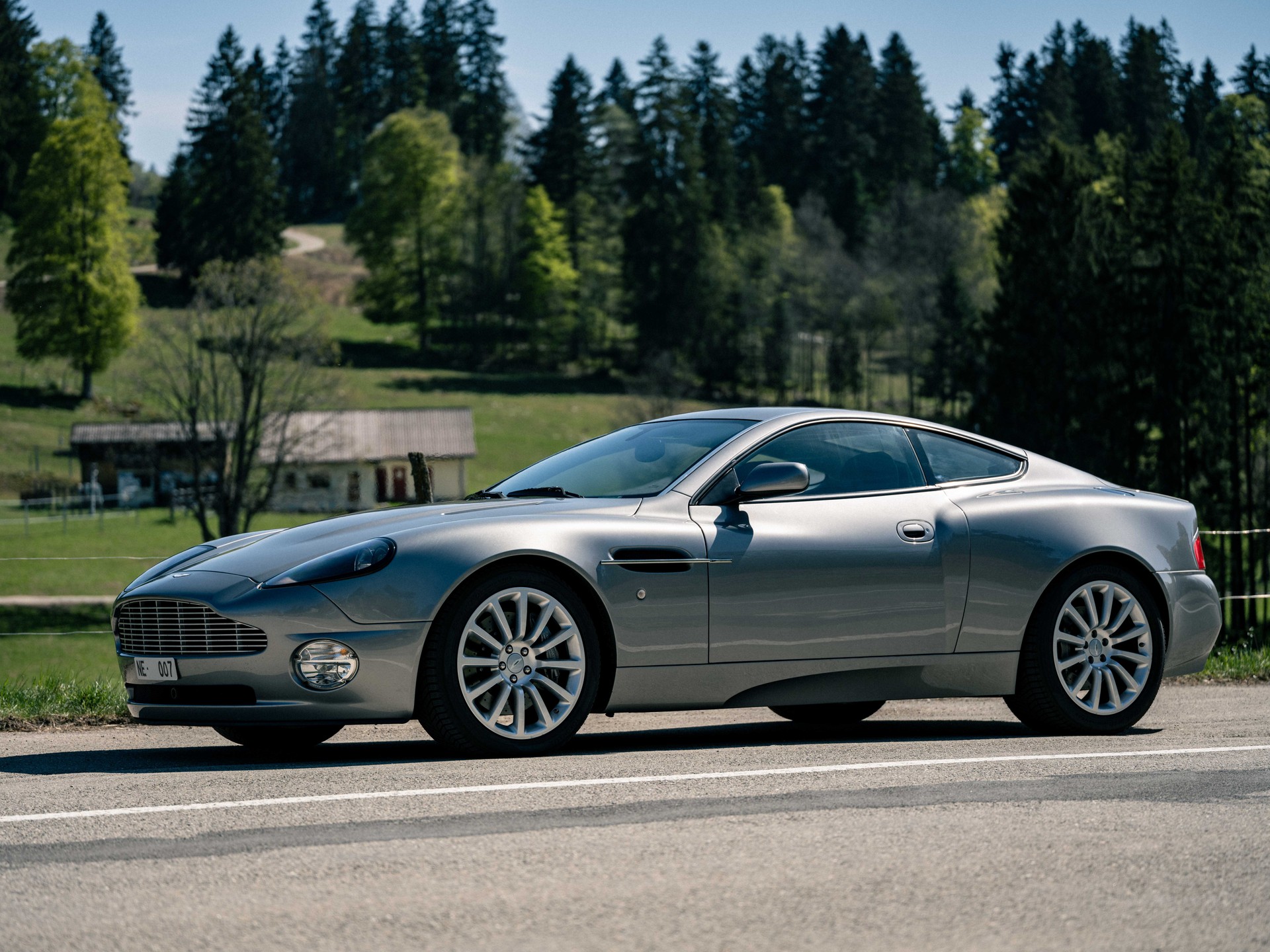 ASTON MARTIN Vanquish V12 5.9-48-image-2