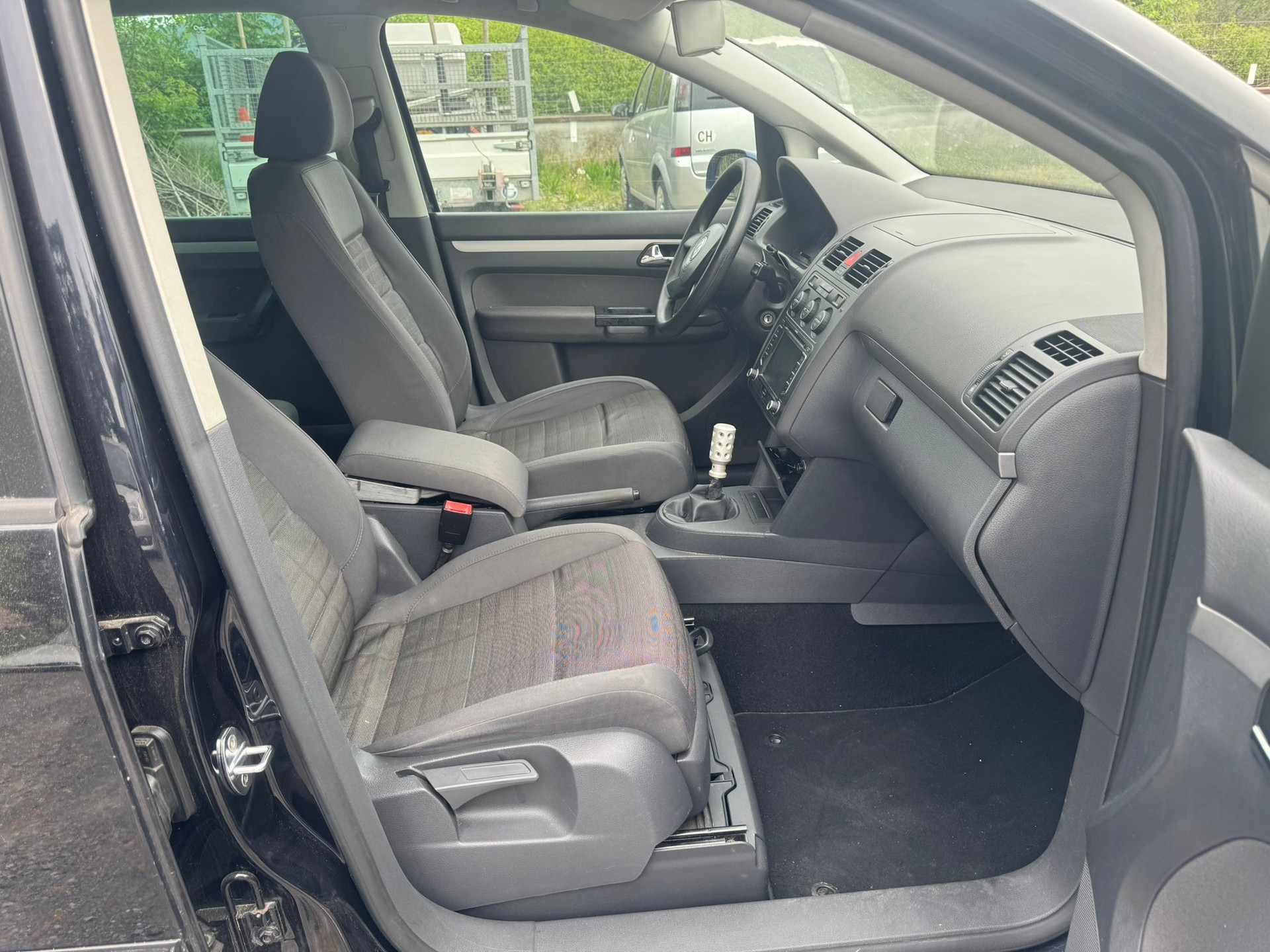 VW Touran 2.0 TDI Trendline-image-12