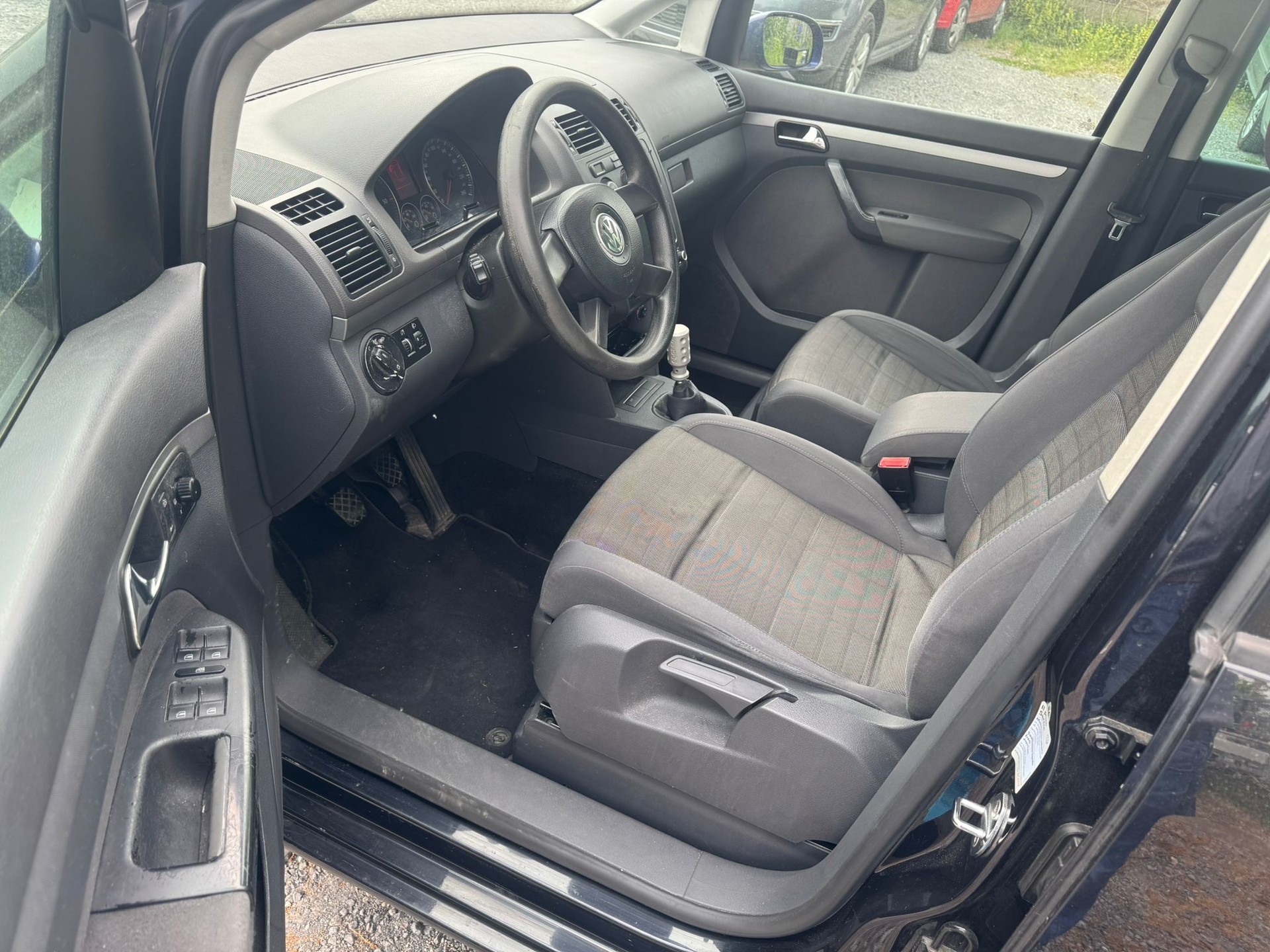 VW Touran 2.0 TDI Trendline-image-9