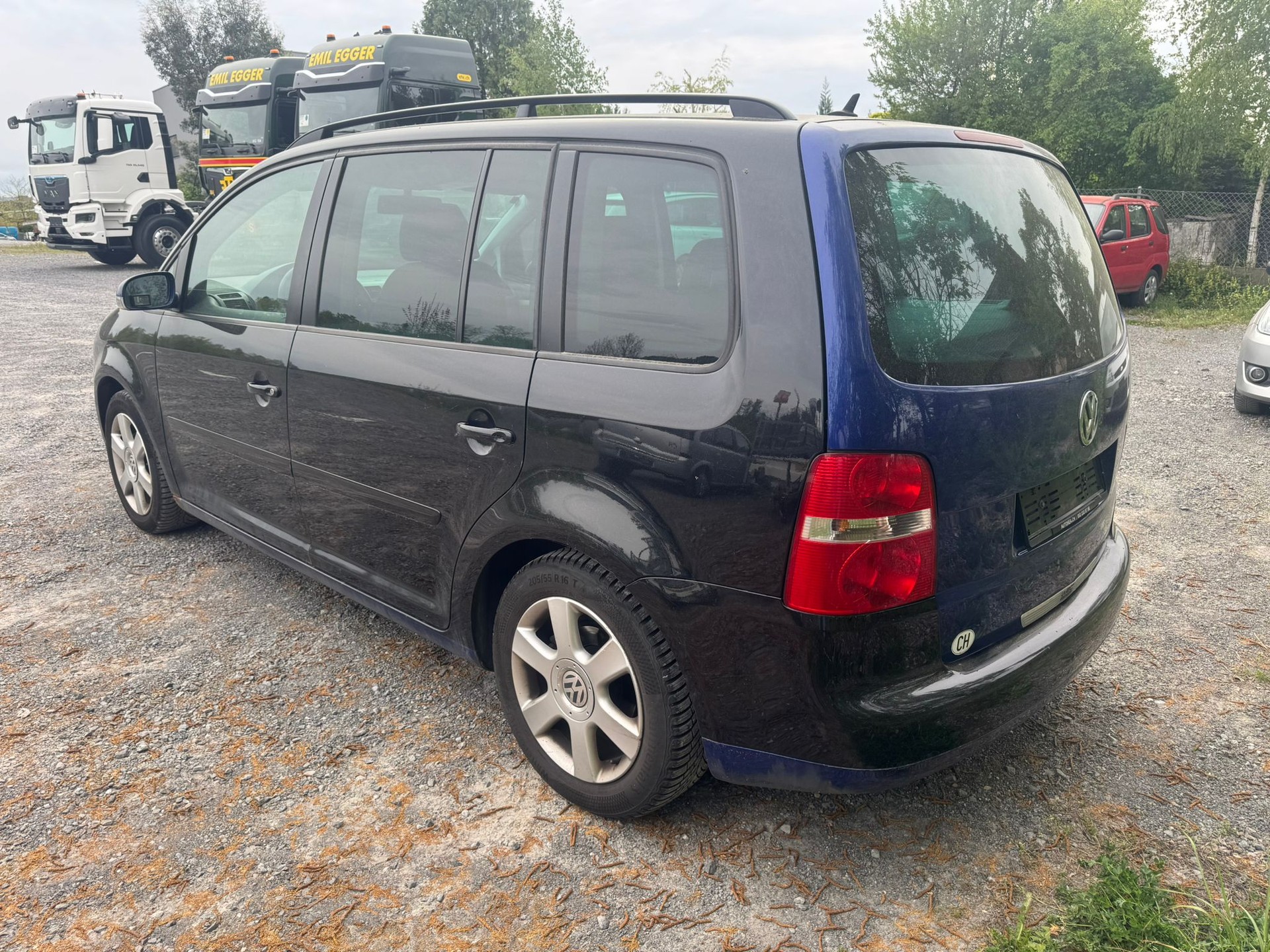 VW Touran 2.0 TDI Trendline-image-4