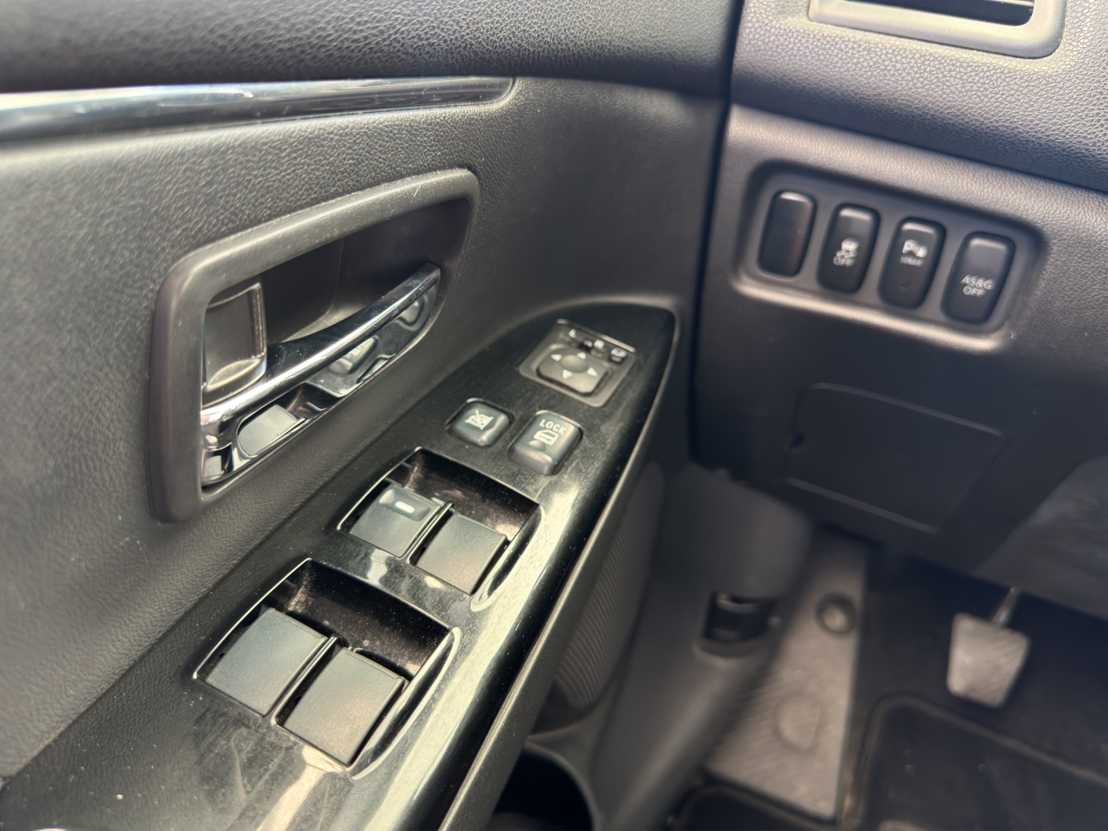 PEUGEOT 4008 1.6 HDi Allure 4WD-image-14