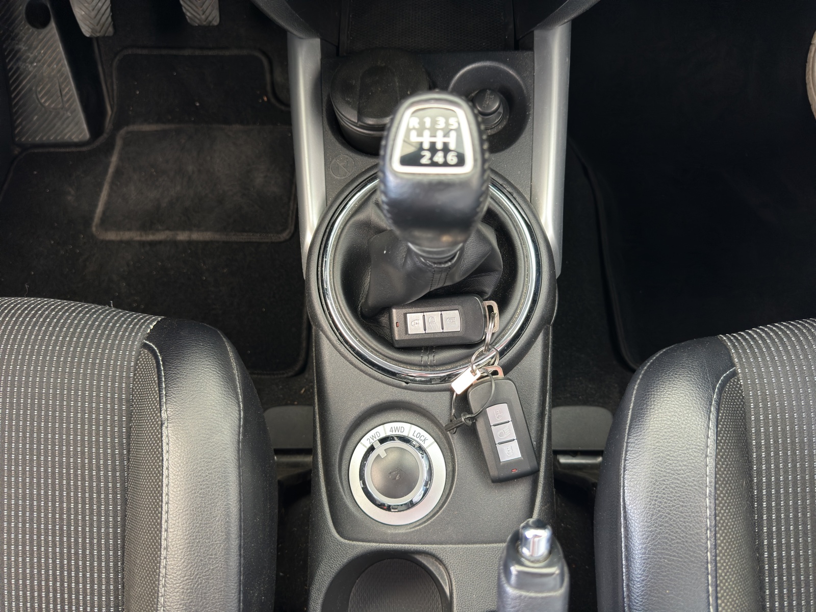 PEUGEOT 4008 1.6 HDi Allure 4WD-image-10