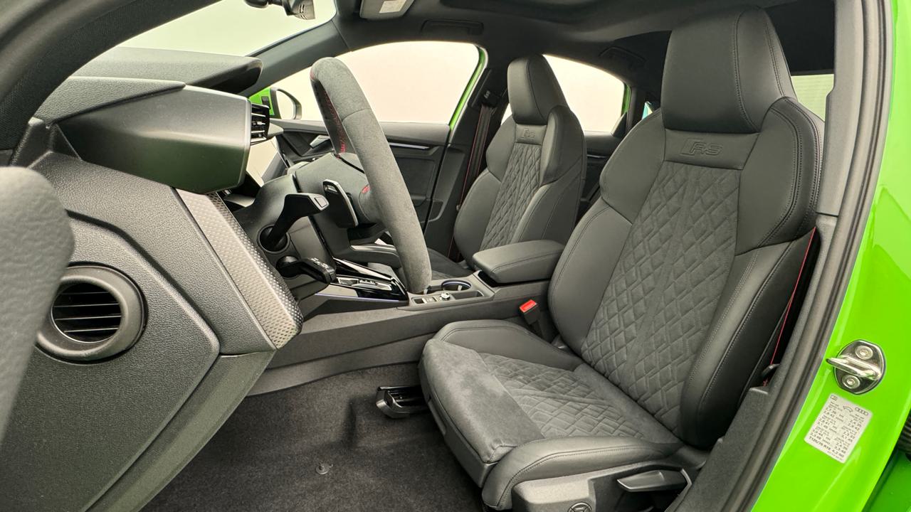 AUDI RS3 Limousine 2.5 TSI quattro S-tronic-image-4