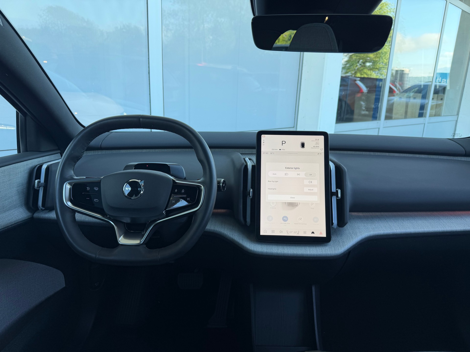 VOLVO EX30 E60 69kWh Twin Ultra-image-7
