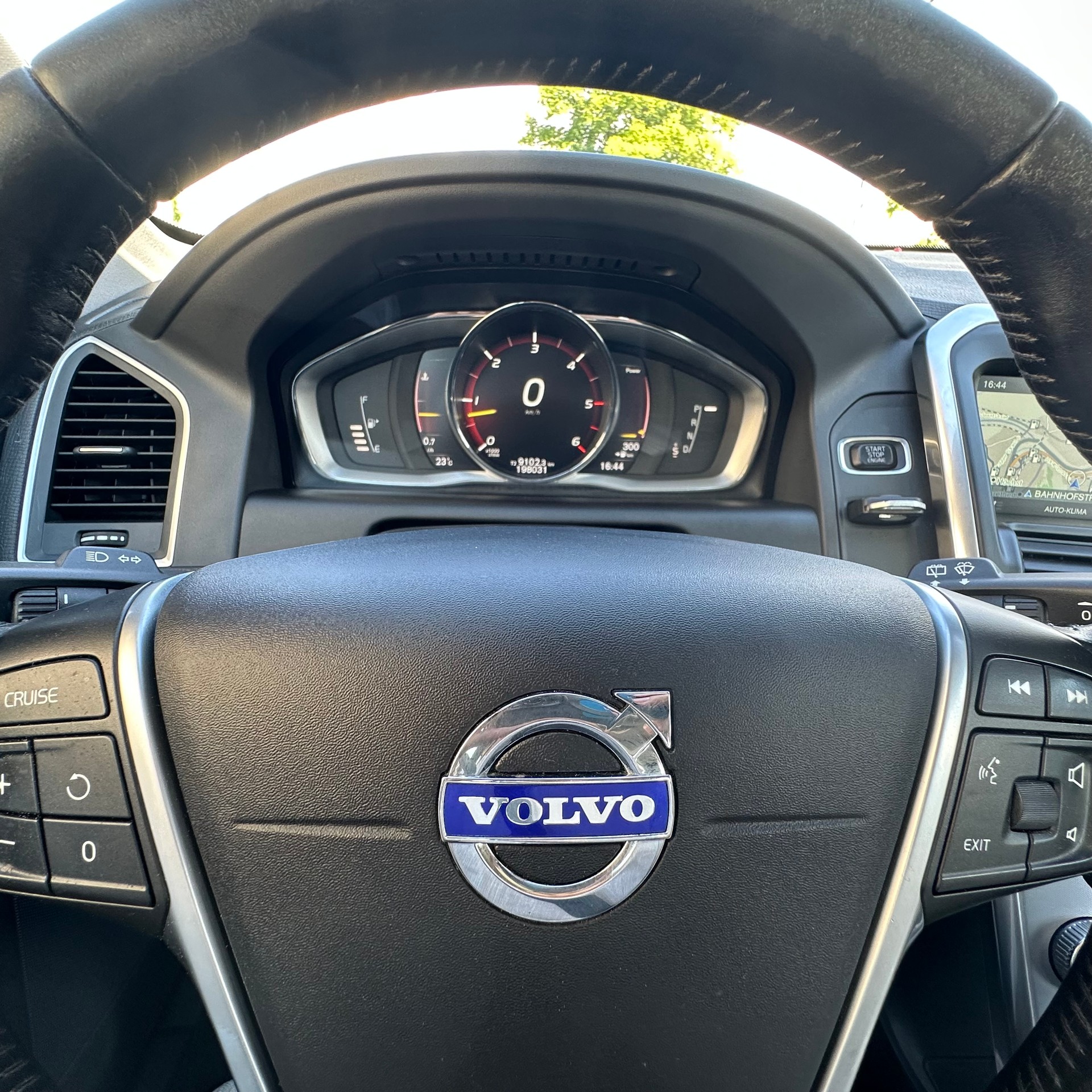 VOLVO XC60 D5 AWD Summum Geartronic-image-12
