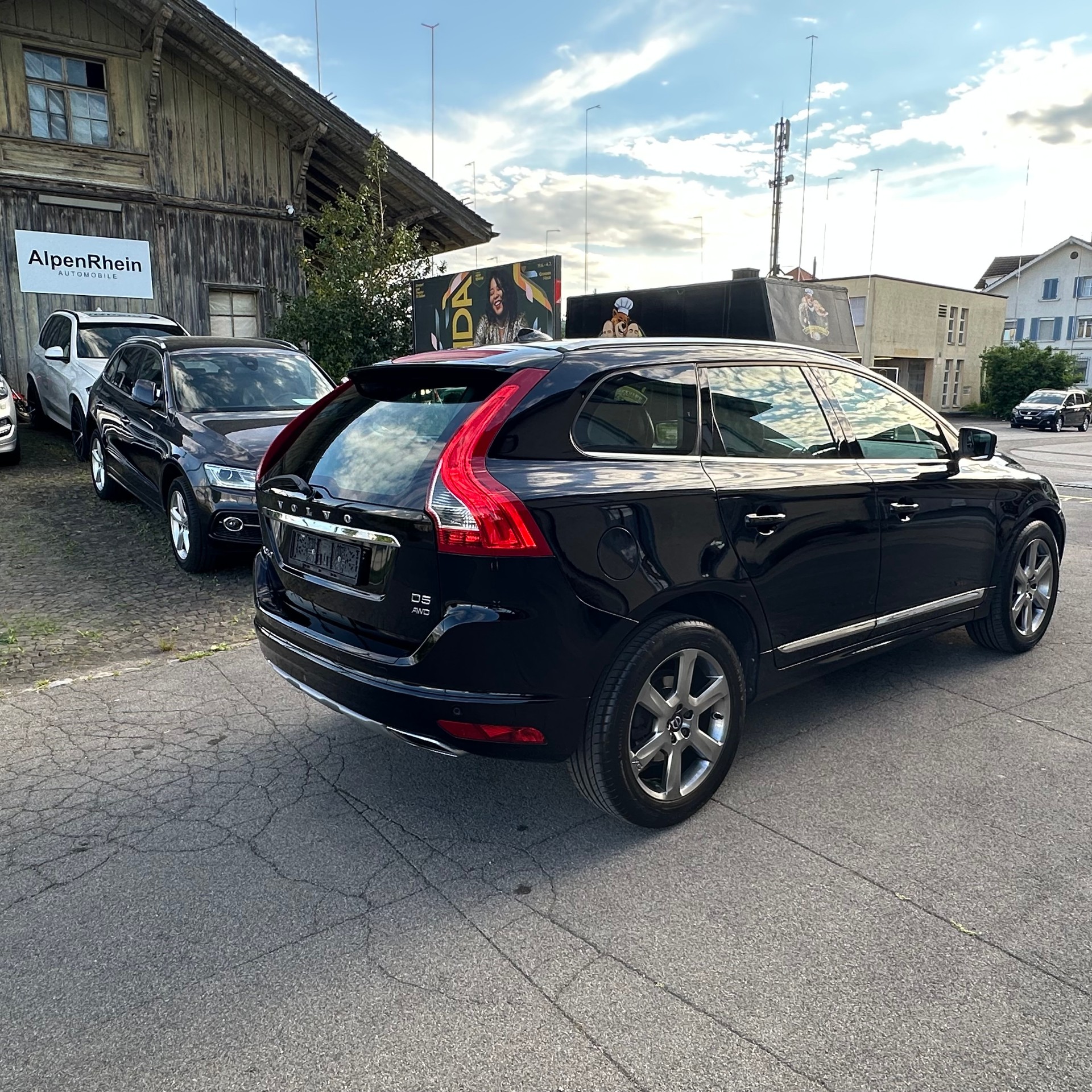 VOLVO XC60 D5 AWD Summum Geartronic-image-2