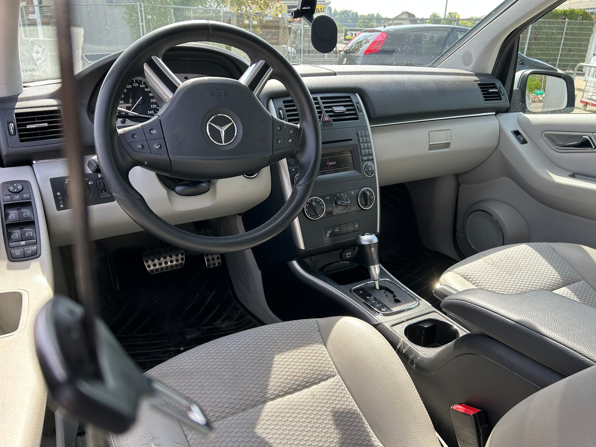MERCEDES-BENZ B 180 Selection Autotronic-image-11