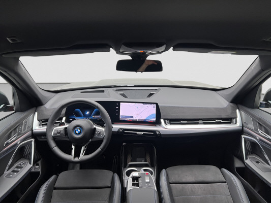 BMW iX1 eDrive 20 Ed. M Sport-image-10