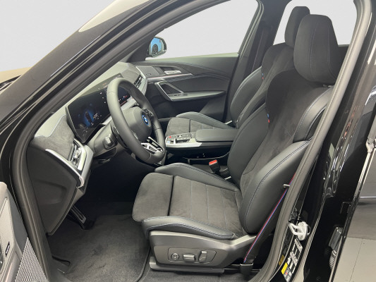 BMW iX1 eDrive 20 Ed. M Sport-image-8
