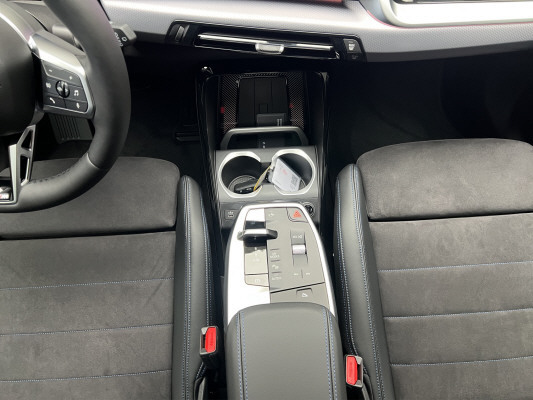 BMW iX1 eDrive 20 Ed. M Sport-image-11