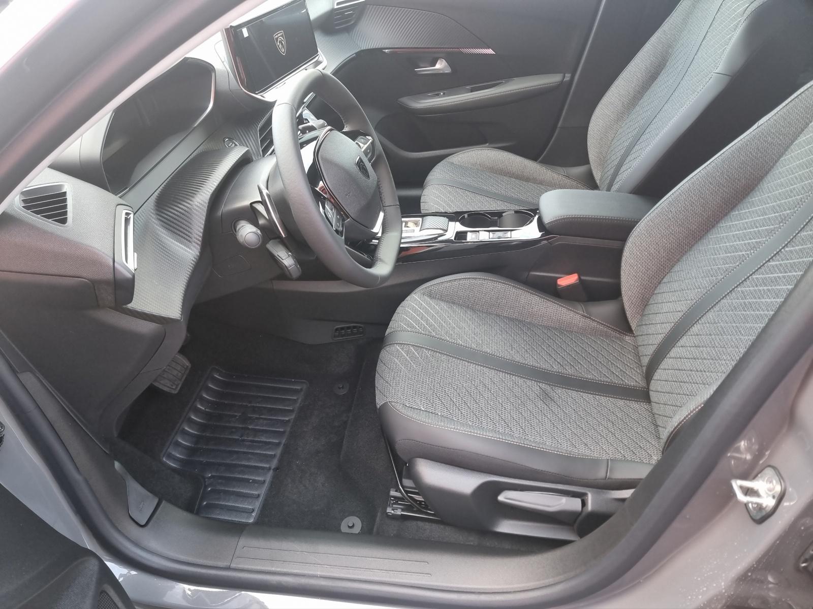 PEUGEOT 208 1.2 Hybrid Allure Premium-image-7