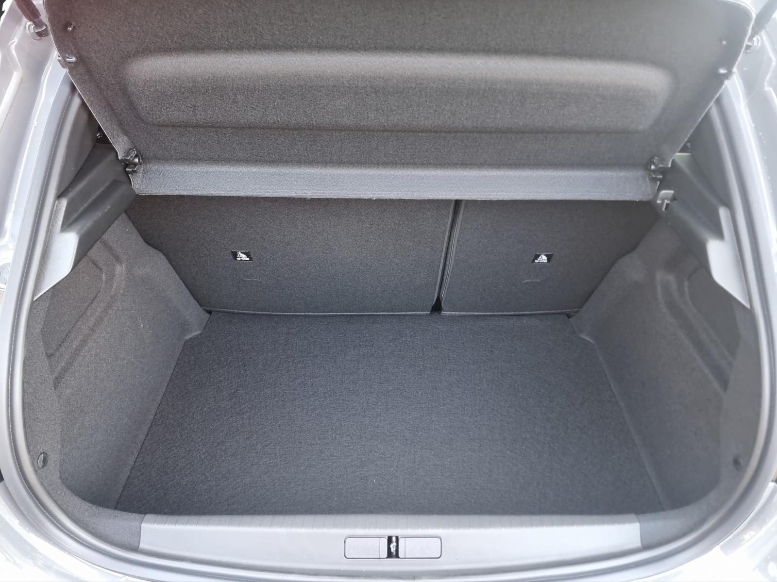 PEUGEOT 208 1.2 Hybrid Allure Premium-image-11