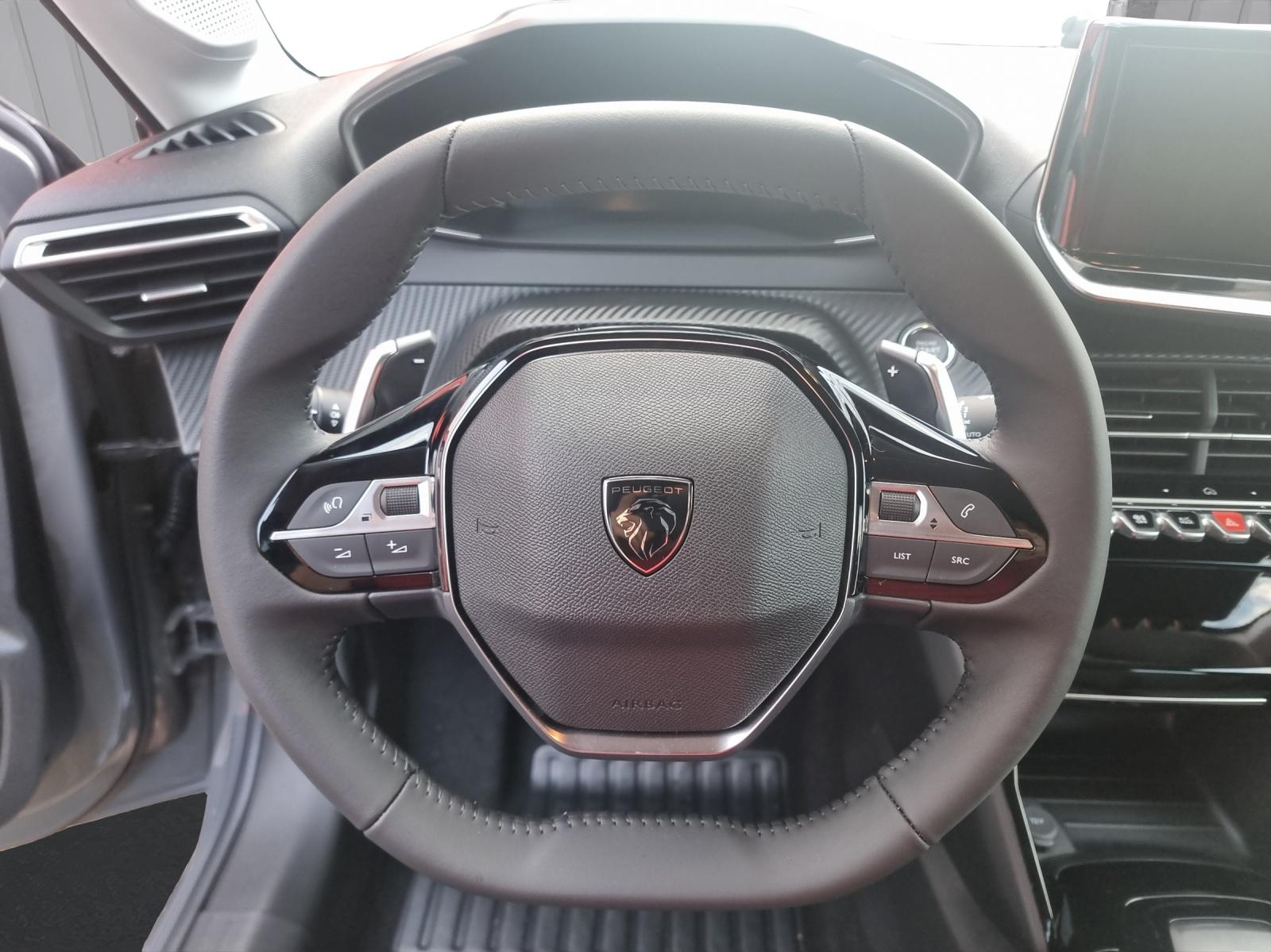 PEUGEOT 208 1.2 Hybrid Allure Premium-image-8