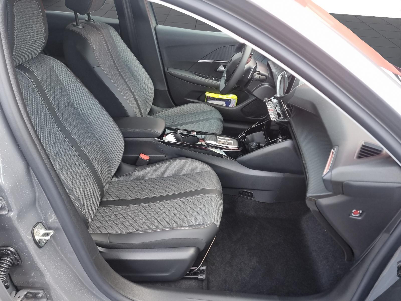 PEUGEOT 208 1.2 Hybrid Allure Premium-image-12