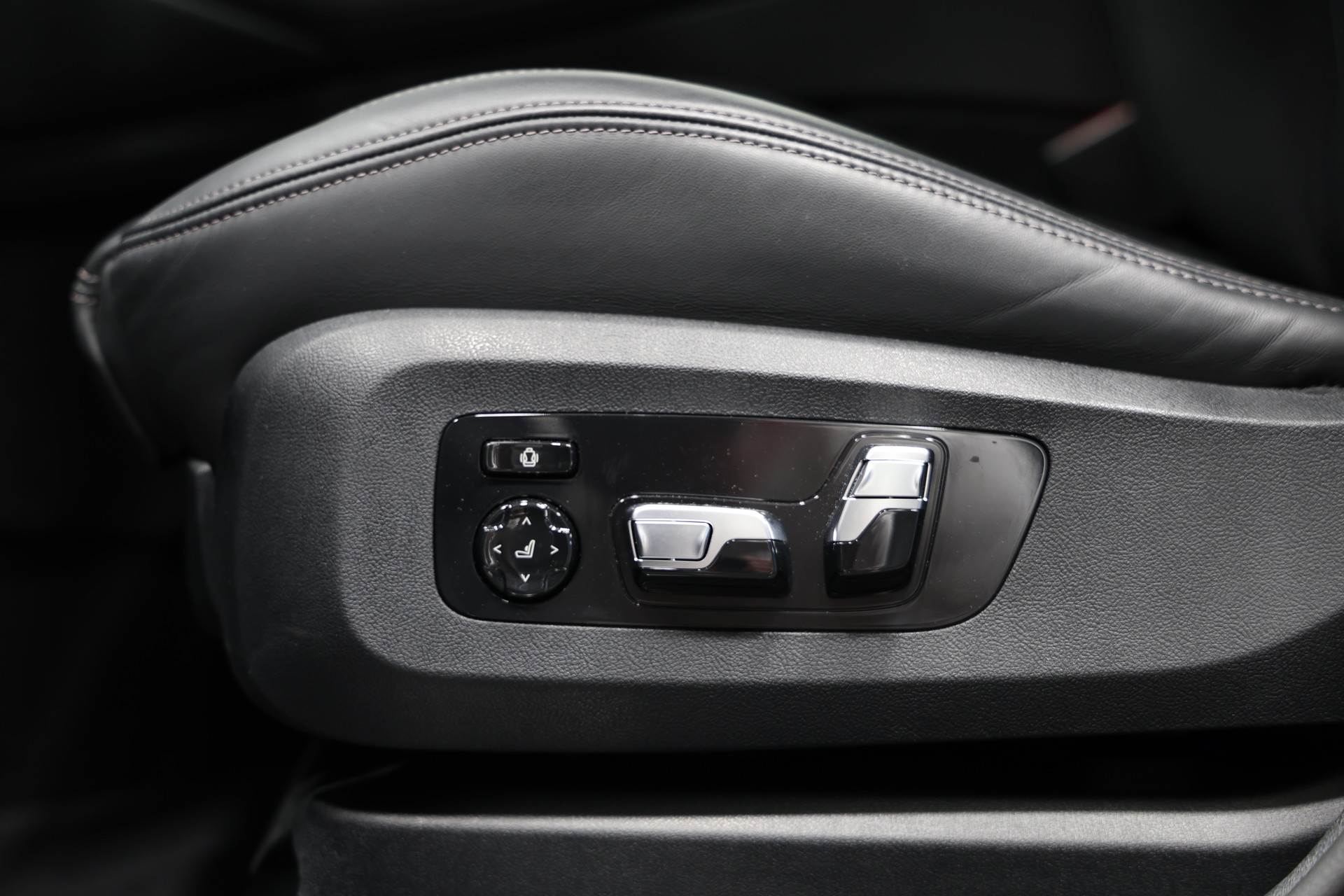 BMW X6 xDrive 48V 30d M Sport Steptronic-image-25