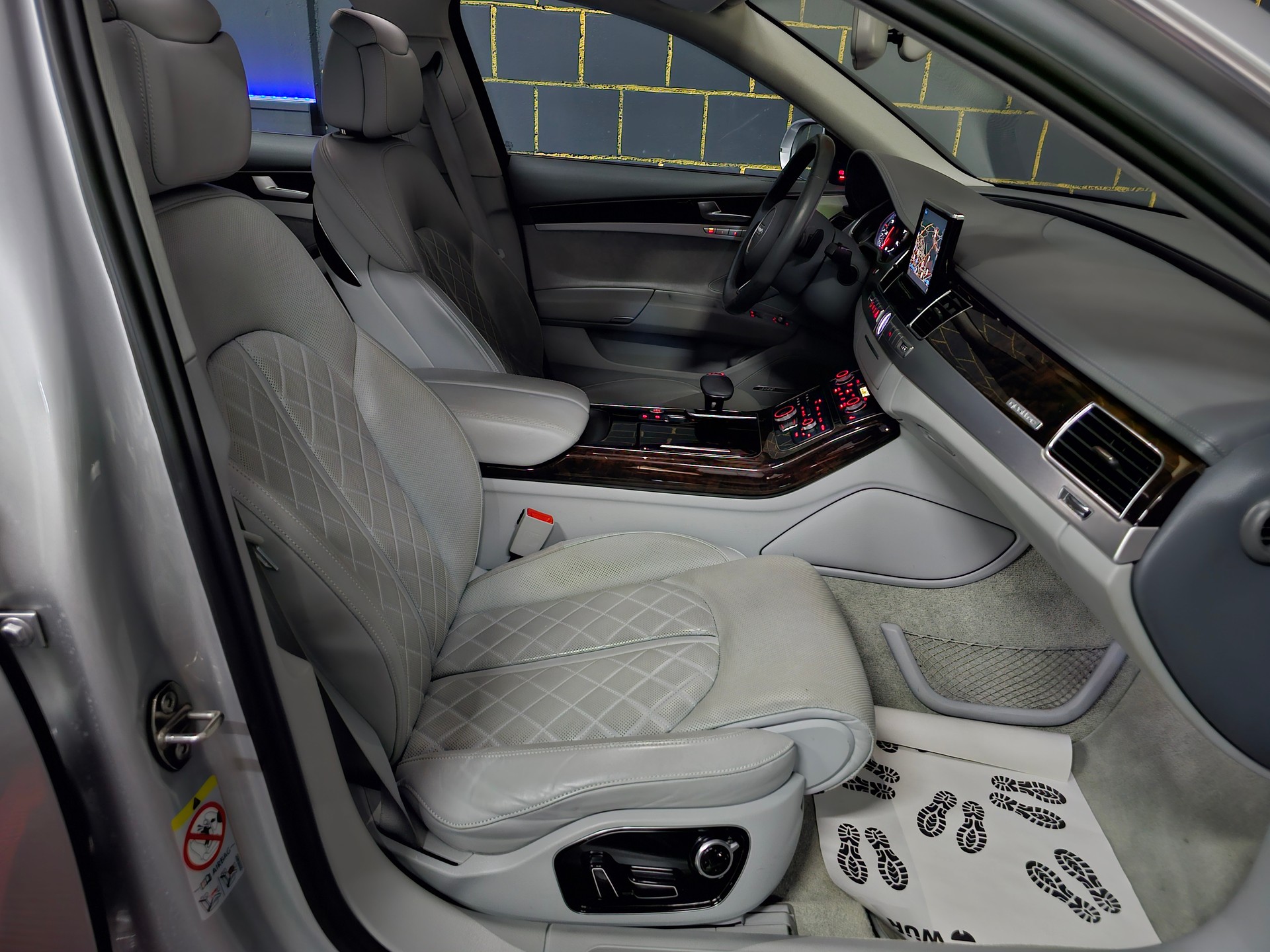 AUDI A8 4.0 TFSI V8 quattro tiptronic-image-9