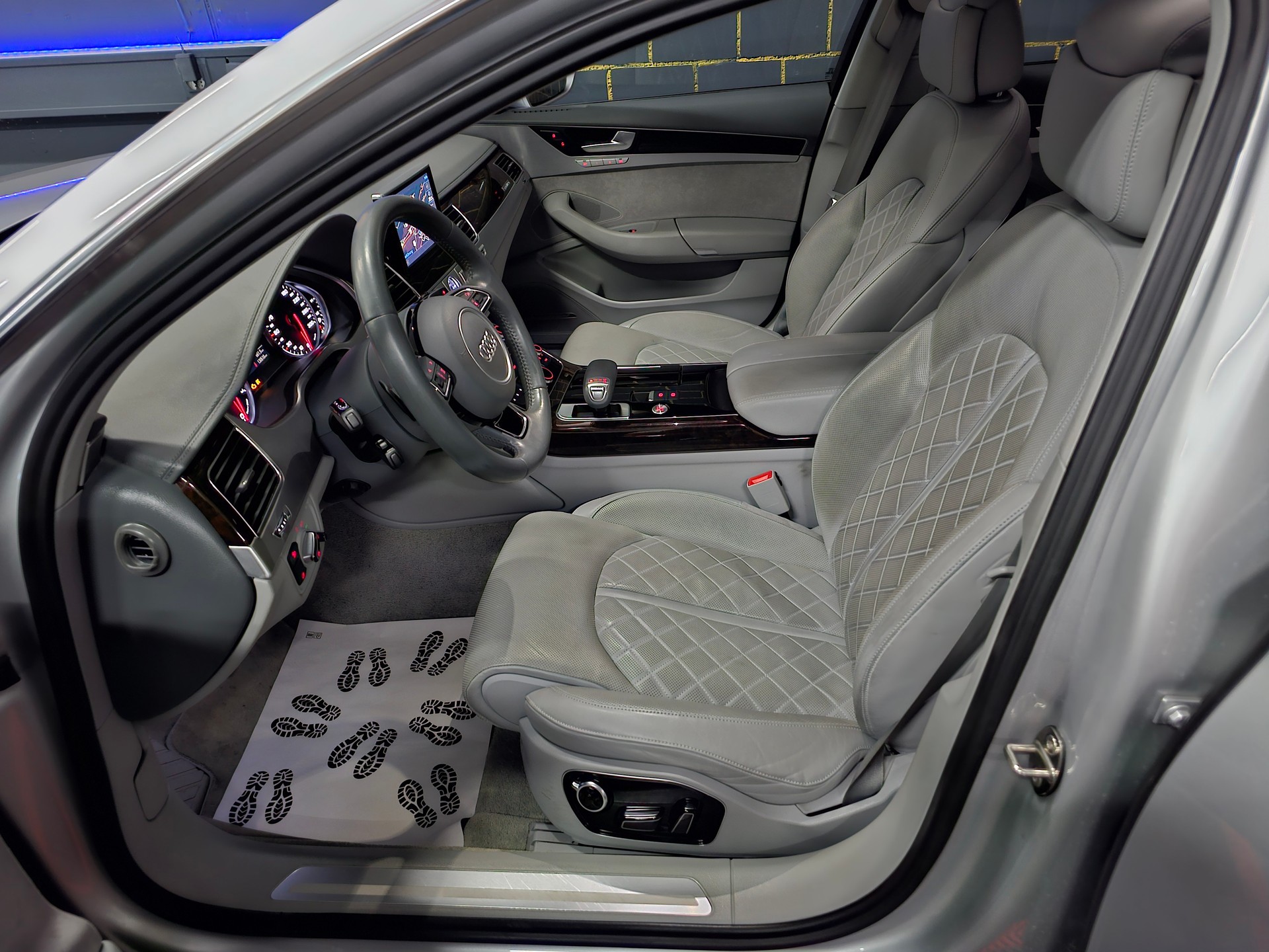 AUDI A8 4.0 TFSI V8 quattro tiptronic-image-10