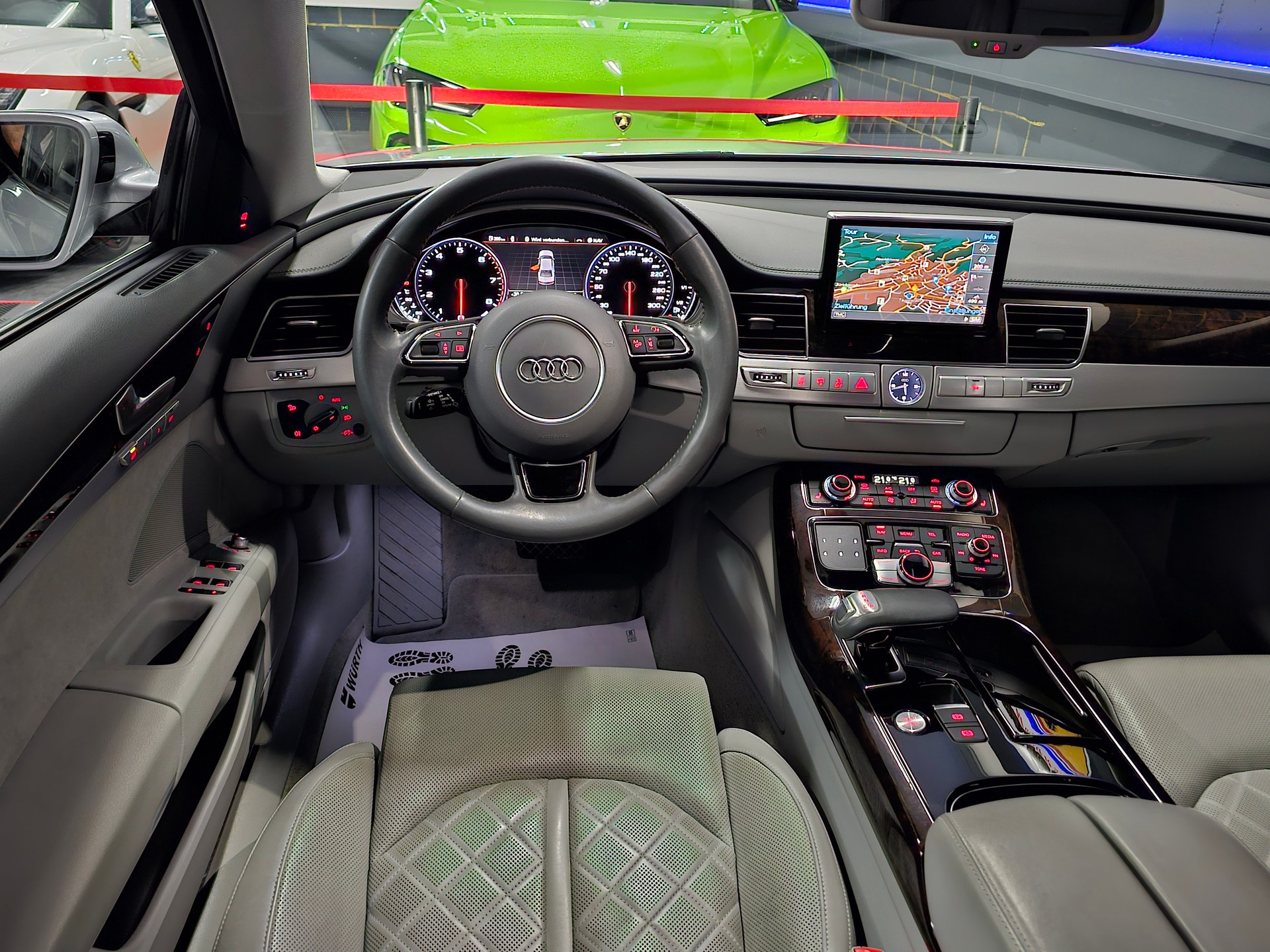 AUDI A8 4.0 TFSI V8 quattro tiptronic-image-11