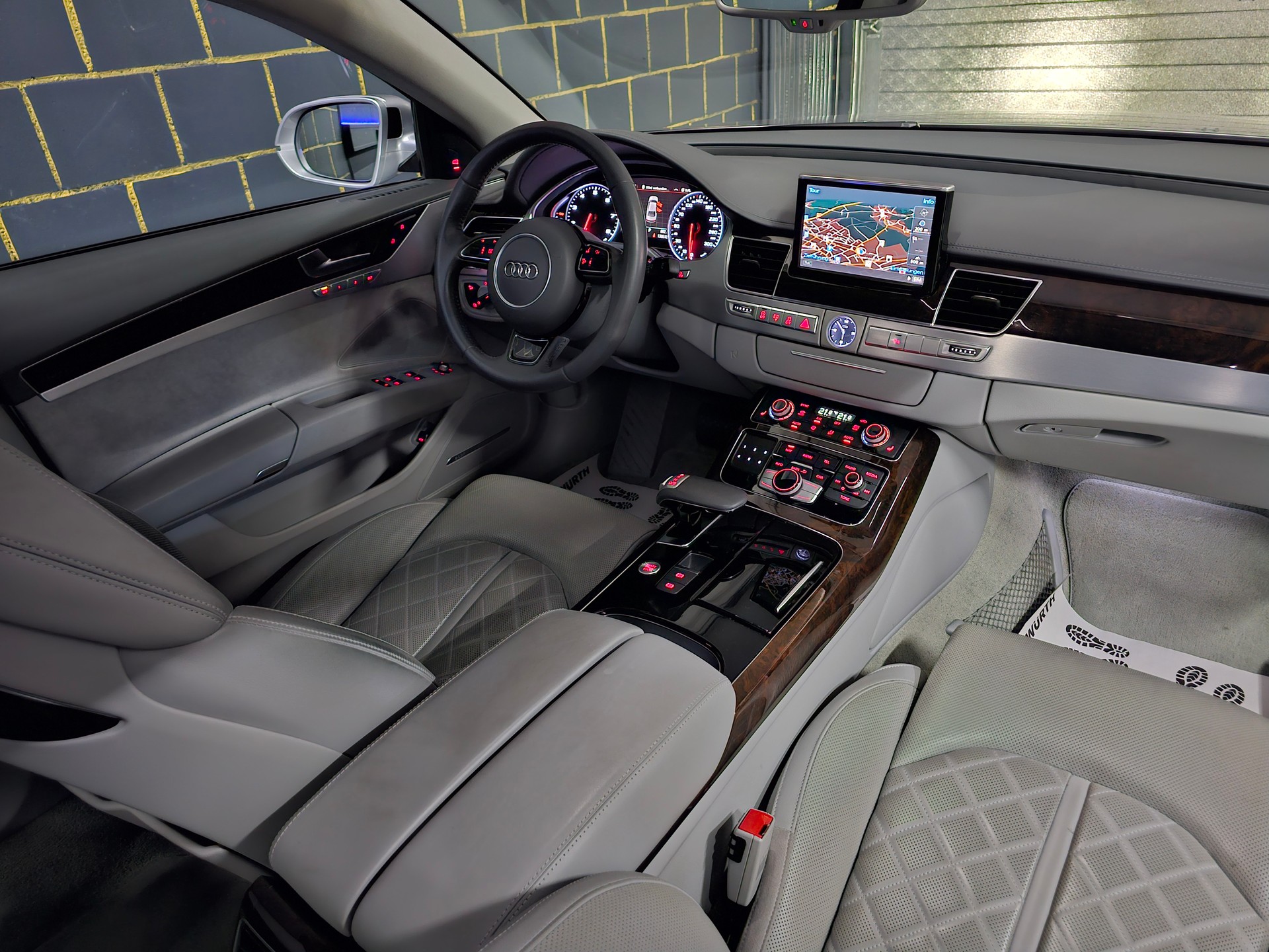 AUDI A8 4.0 TFSI V8 quattro tiptronic-image-8