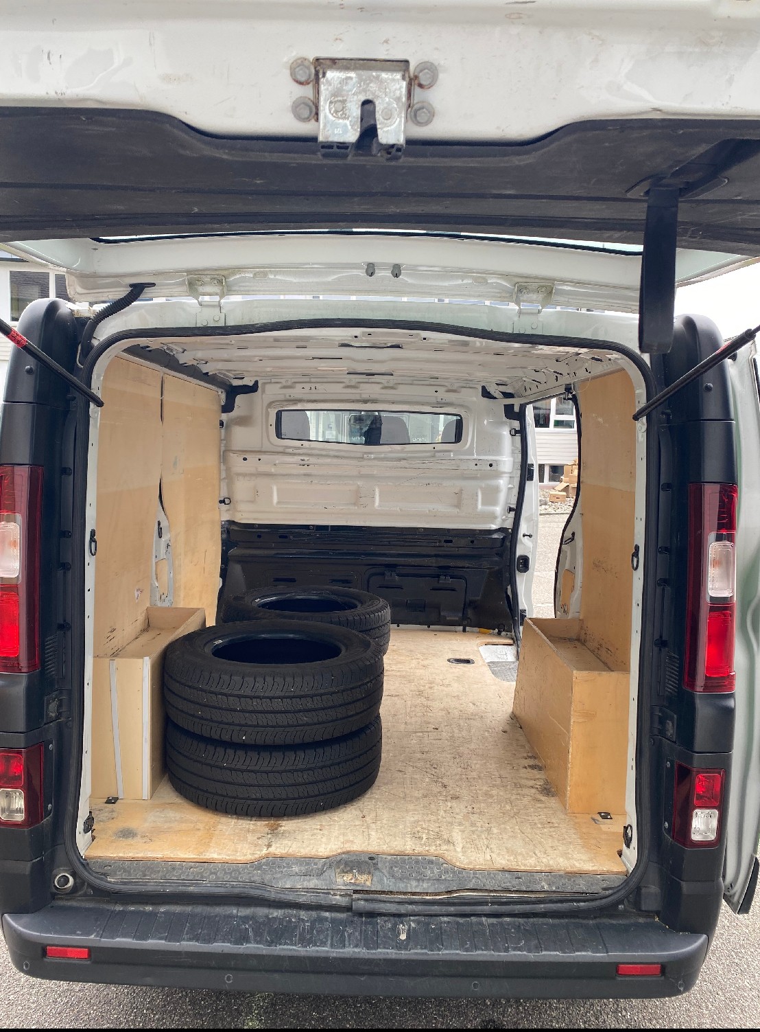 NISSAN NV300 dCi 120 2.9 L1H1 Eco-image-1