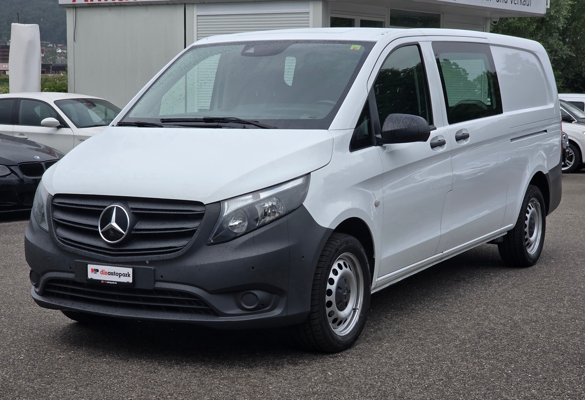 MERCEDES-BENZ Vito 114 CDI Extralang 9G-Tronic 4Matic ** Automat ** Navi ** Klima **Anhängerkupplung **-showroom-element-1