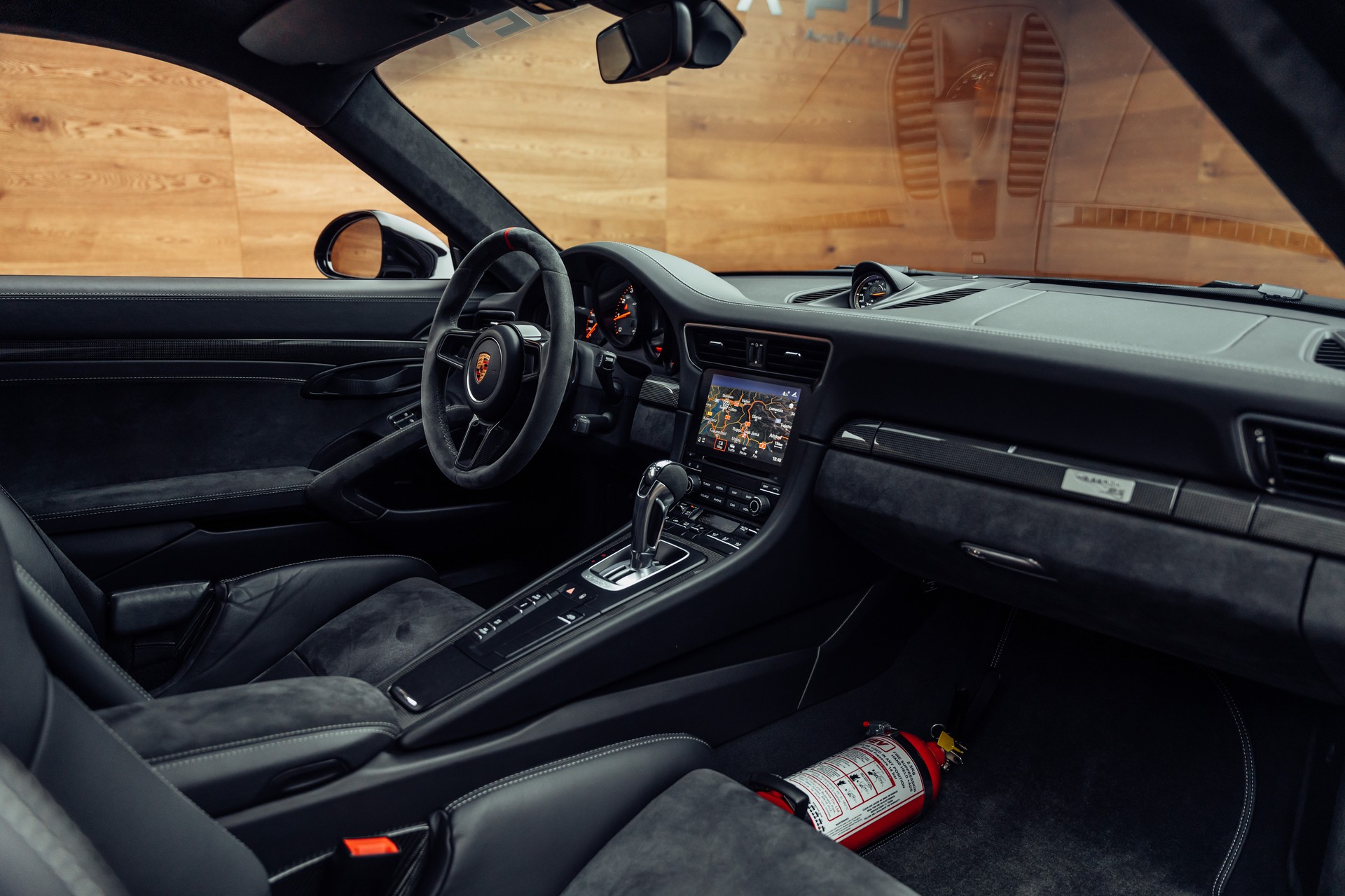 PORSCHE 911 GT2 RS MR Weissach-image-5