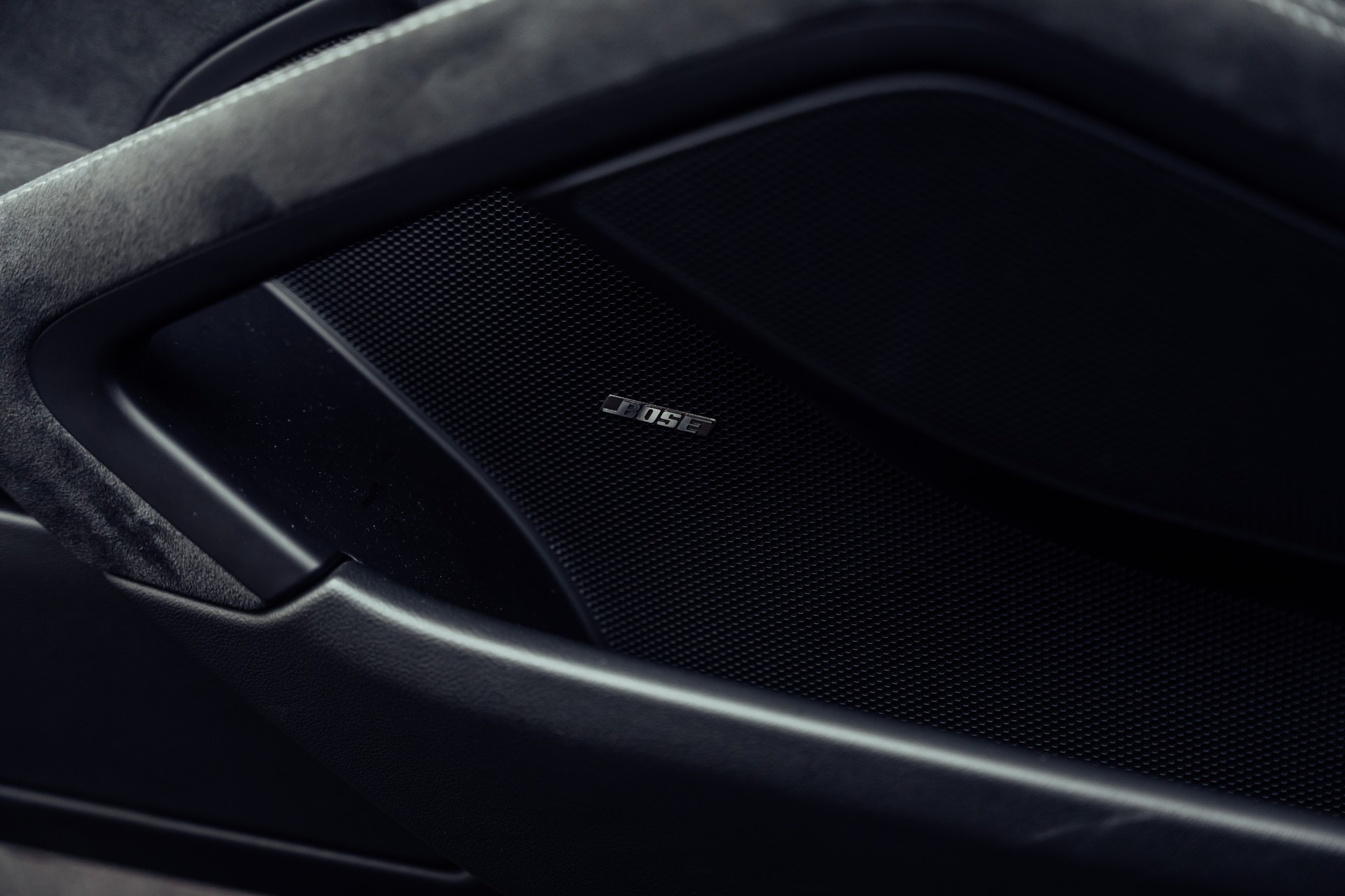 PORSCHE 911 GT2 RS MR Weissach-image-16