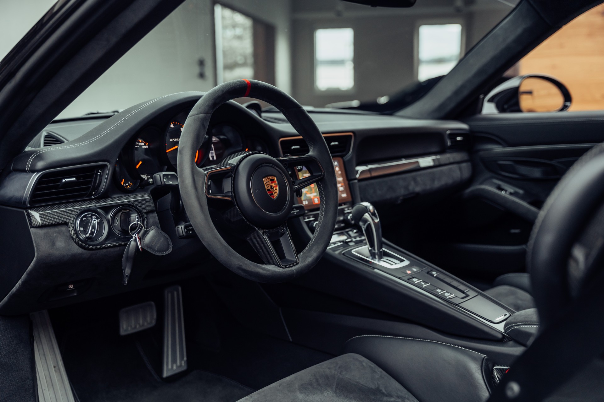 PORSCHE 911 GT2 RS MR Weissach-image-4