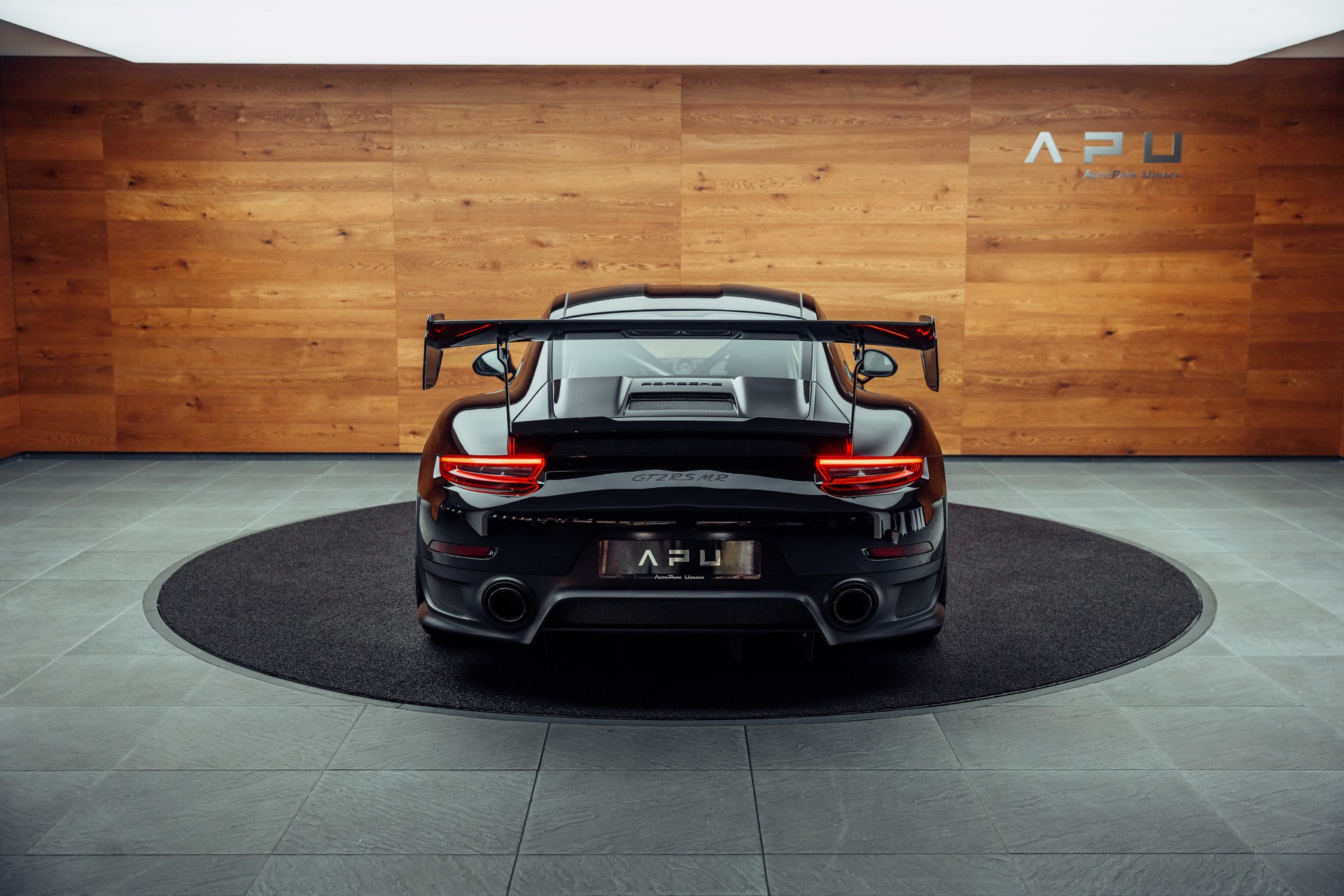 PORSCHE 911 GT2 RS MR Weissach-image-25