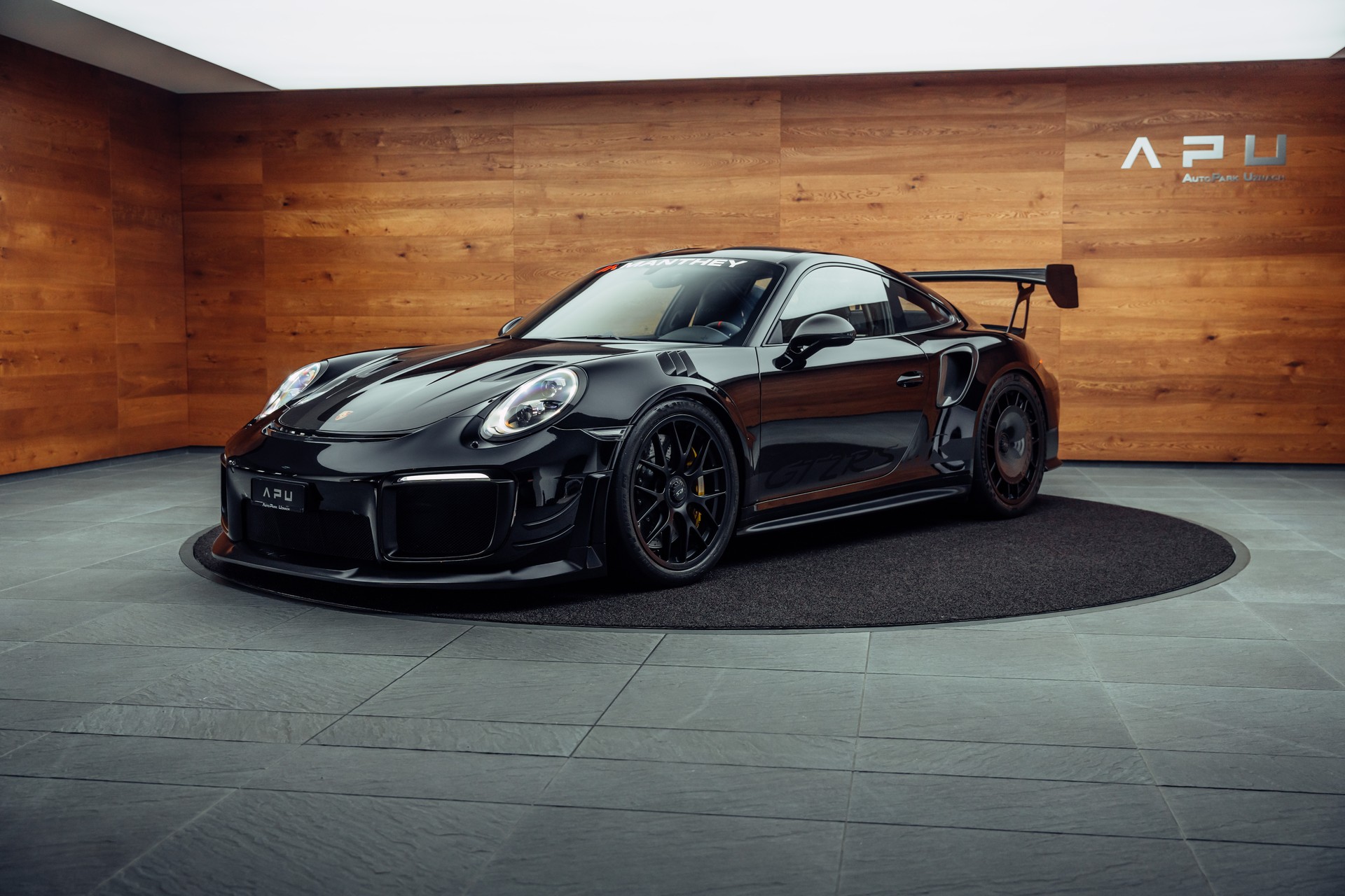 PORSCHE 911 GT2 RS MR Weissach-image-29