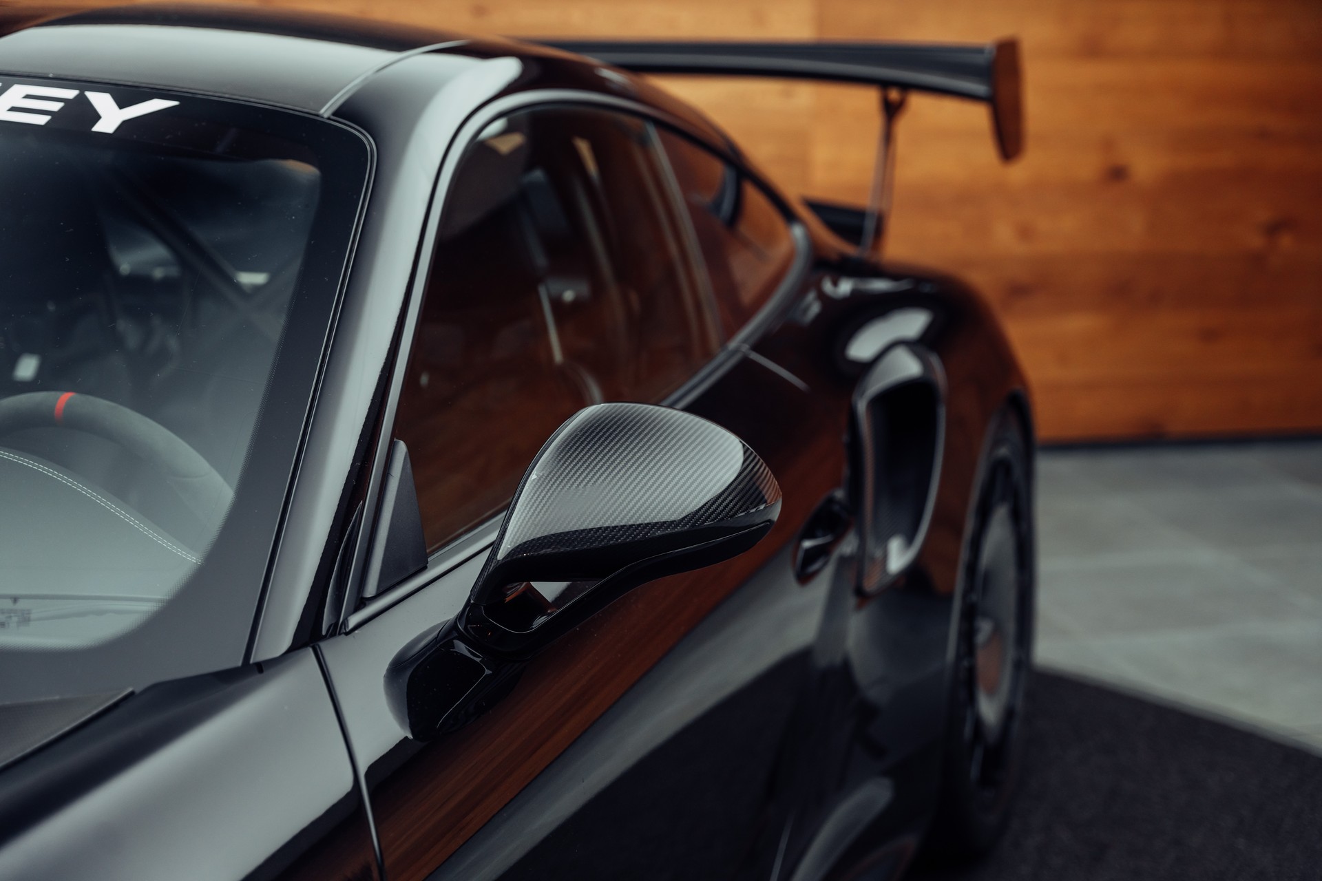 PORSCHE 911 GT2 RS MR Weissach-image-24