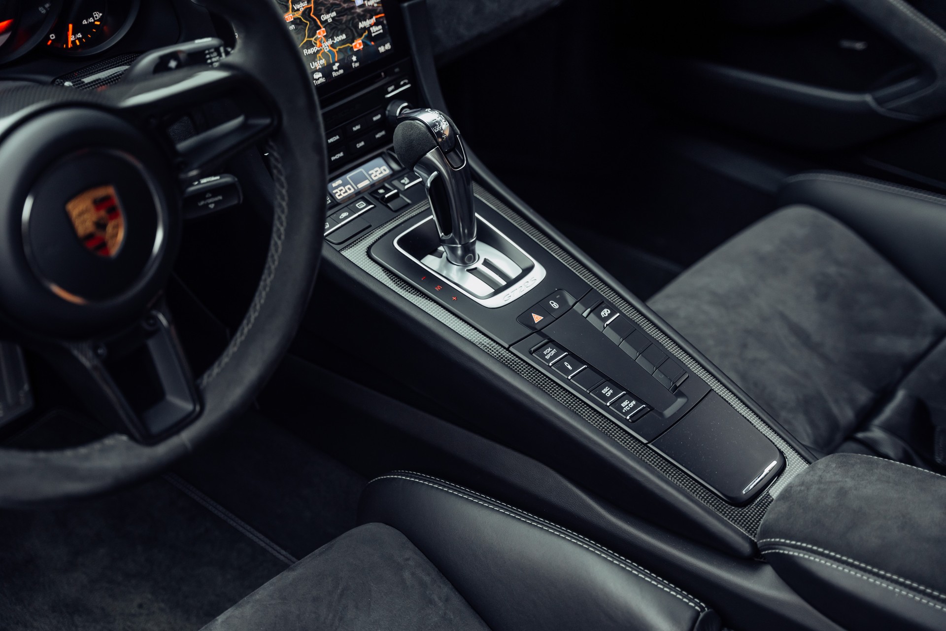PORSCHE 911 GT2 RS MR Weissach-image-13