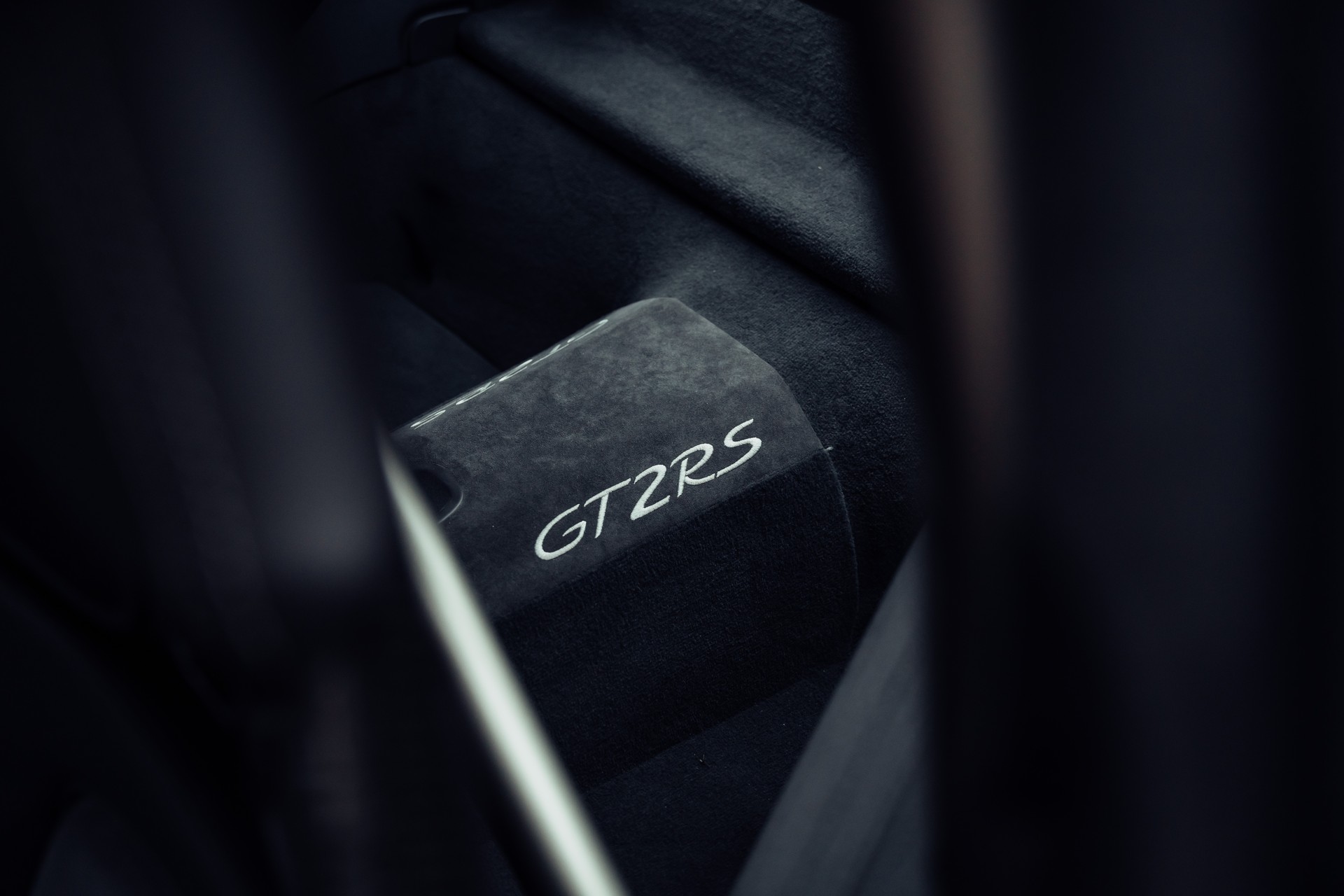 PORSCHE 911 GT2 RS MR Weissach-image-15